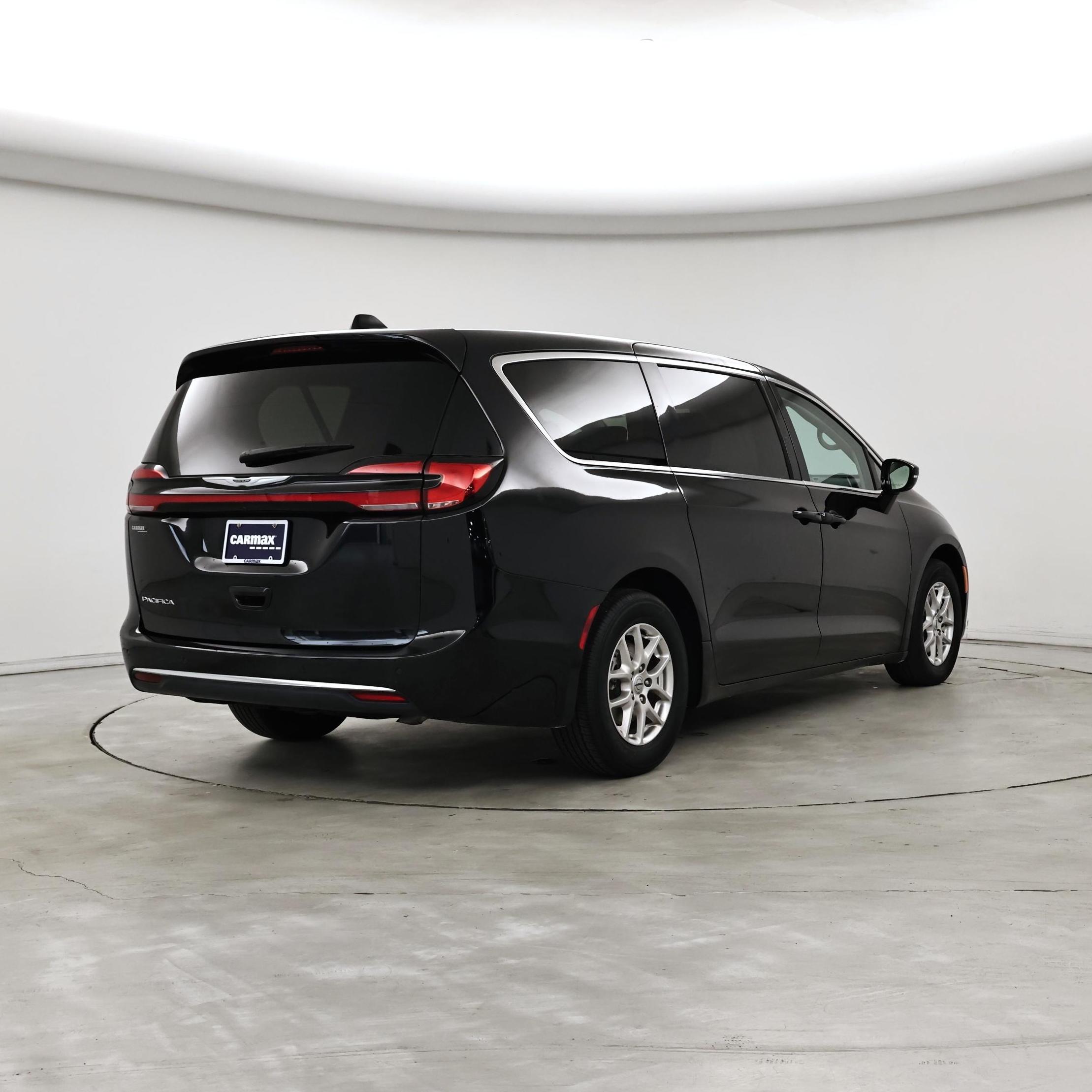 Thumbnail: 2024 Chrysler Pacifica - 8