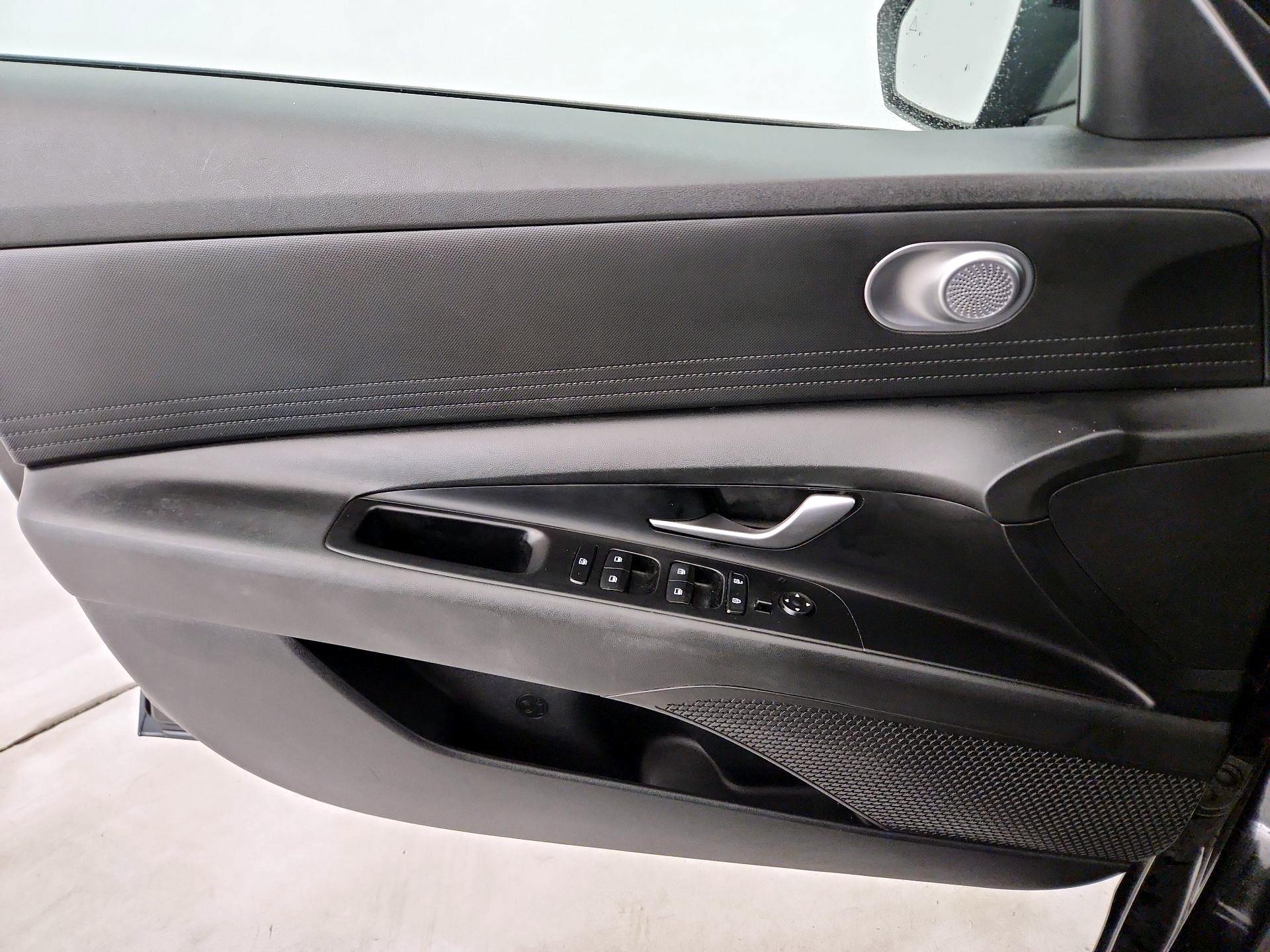 Thumbnail: 2022 Hyundai Elantra - 12