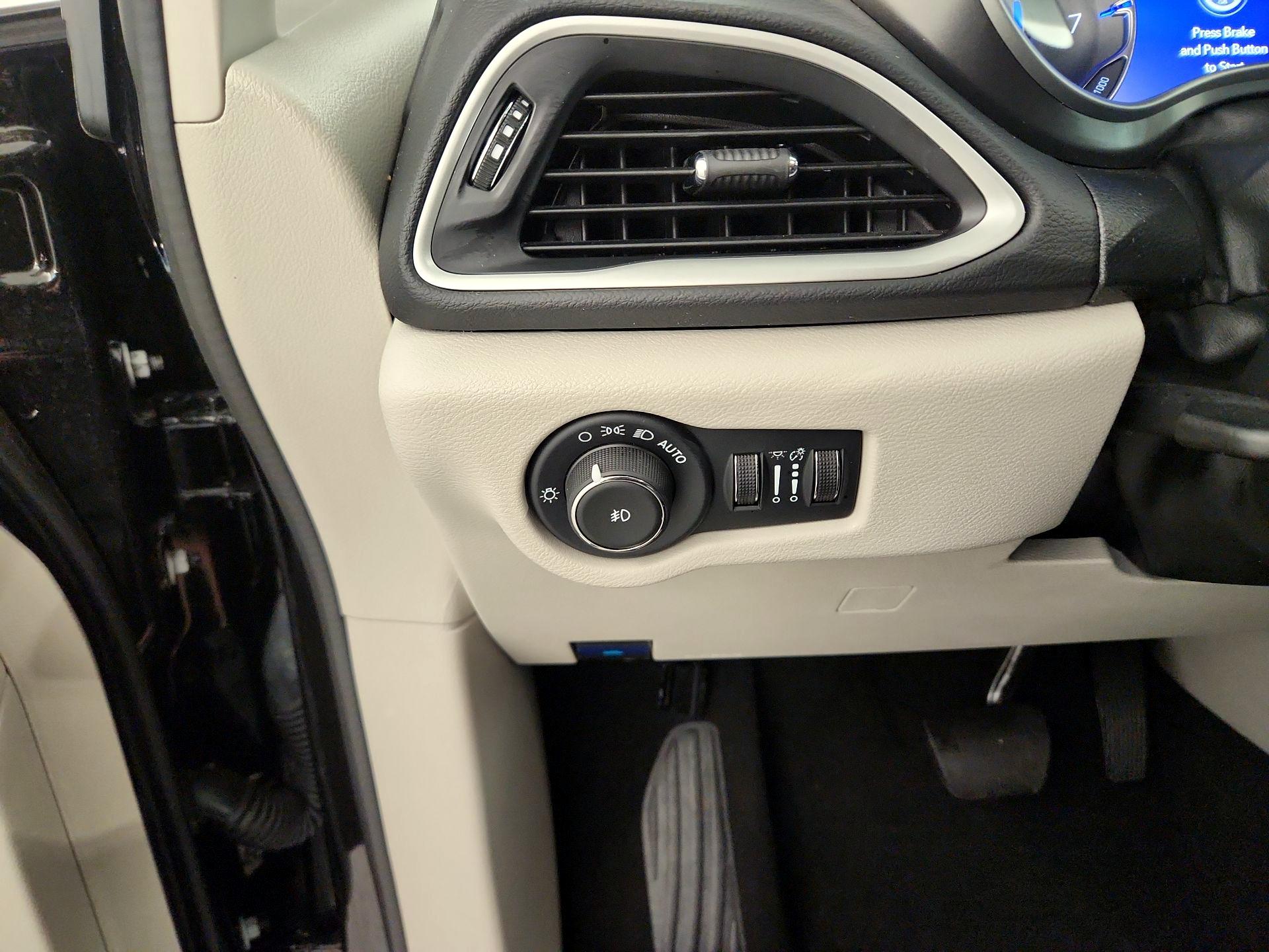 Thumbnail: 2024 Chrysler Pacifica - 13