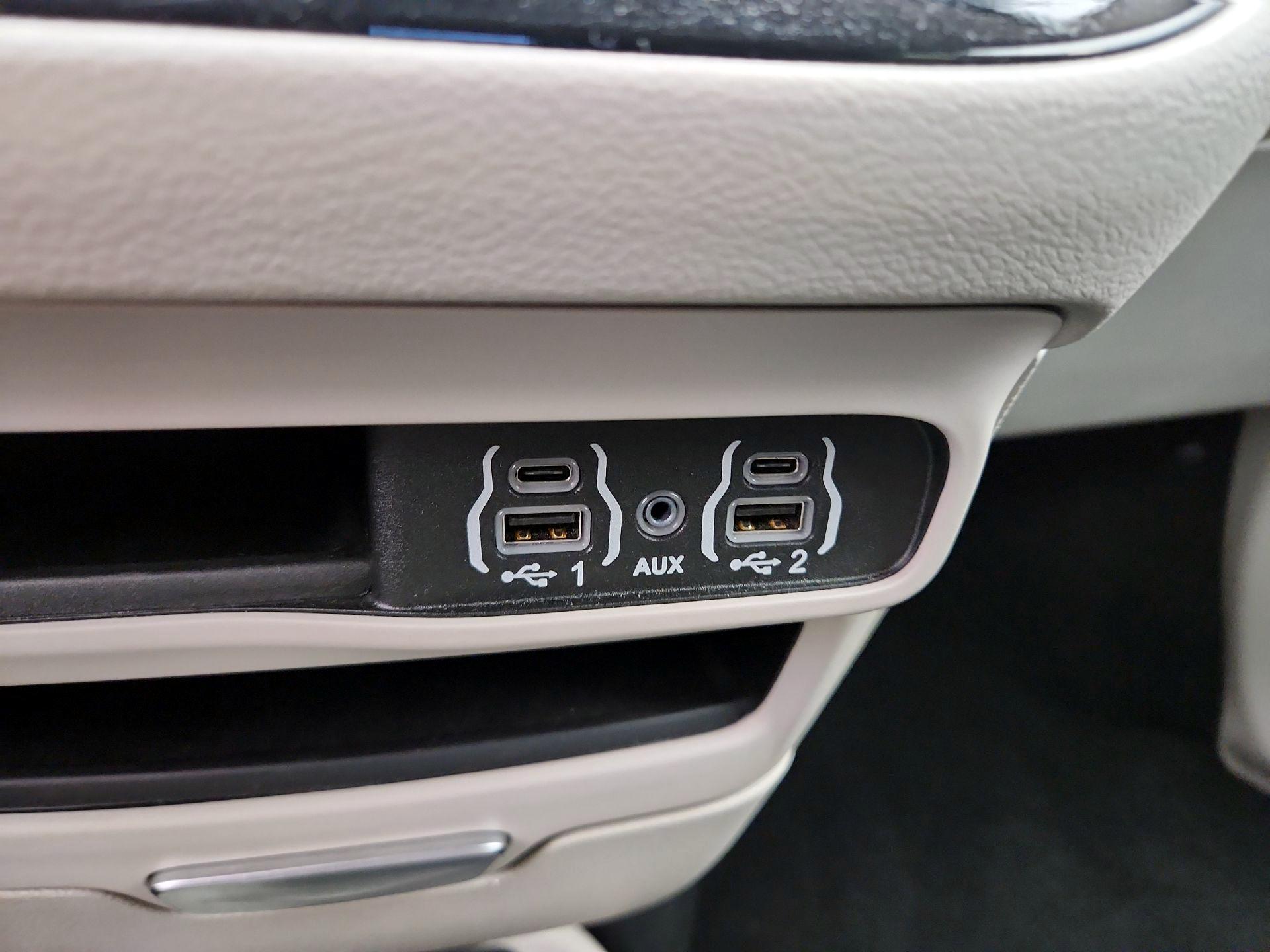 Thumbnail: 2024 Chrysler Pacifica - 18