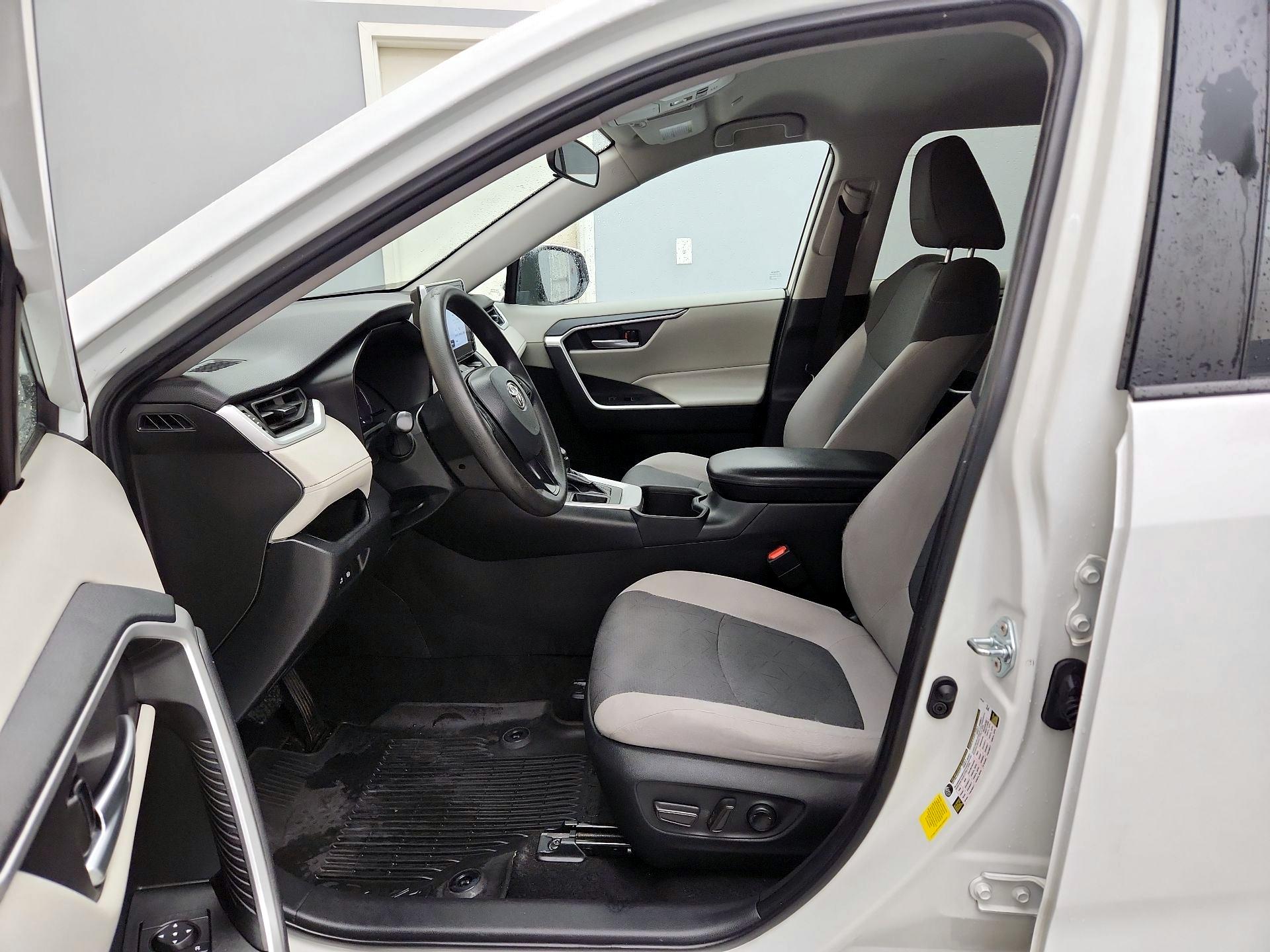 Thumbnail: 2024 Toyota RAV4 - 11