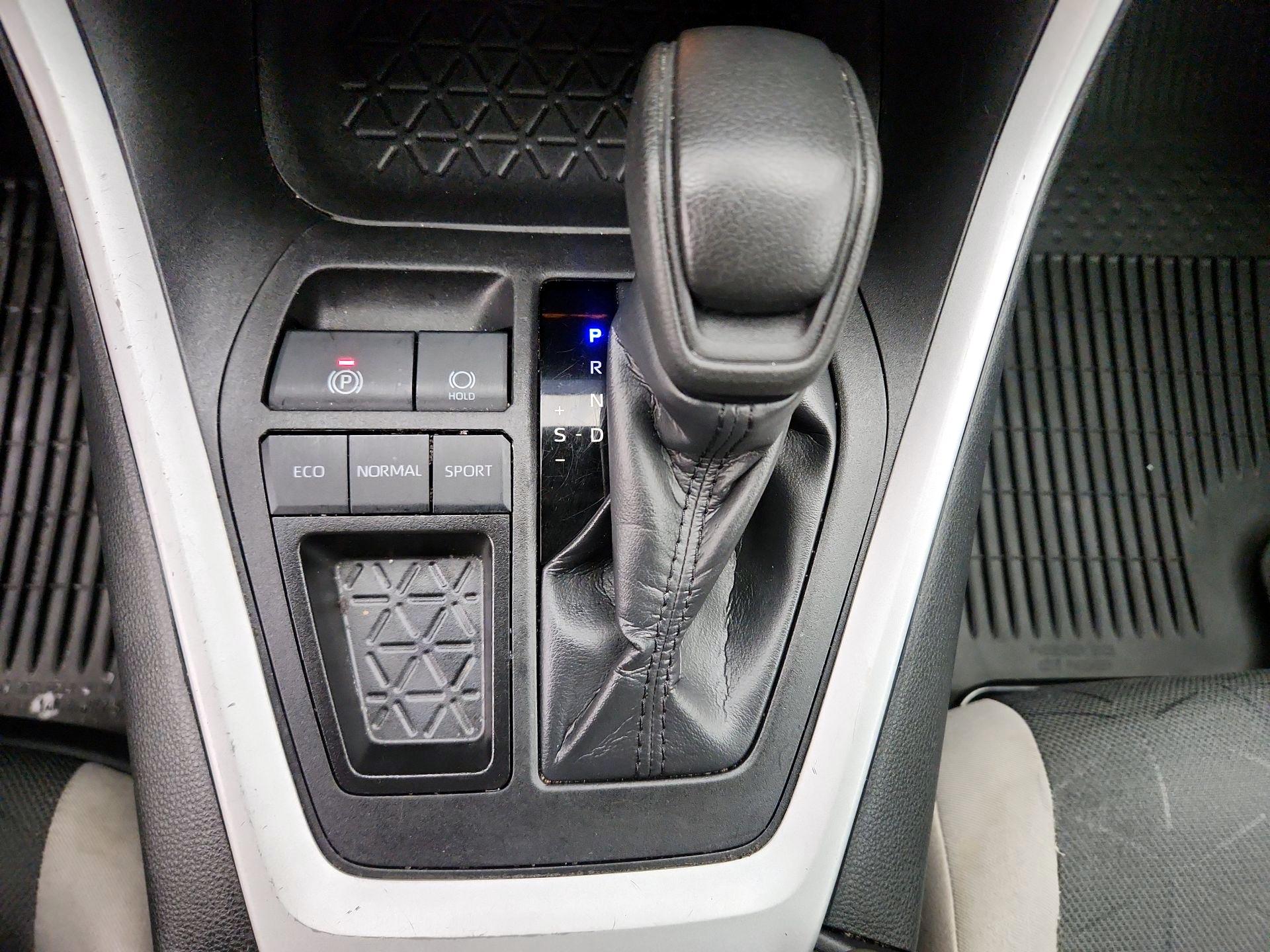 Thumbnail: 2024 Toyota RAV4 - 17