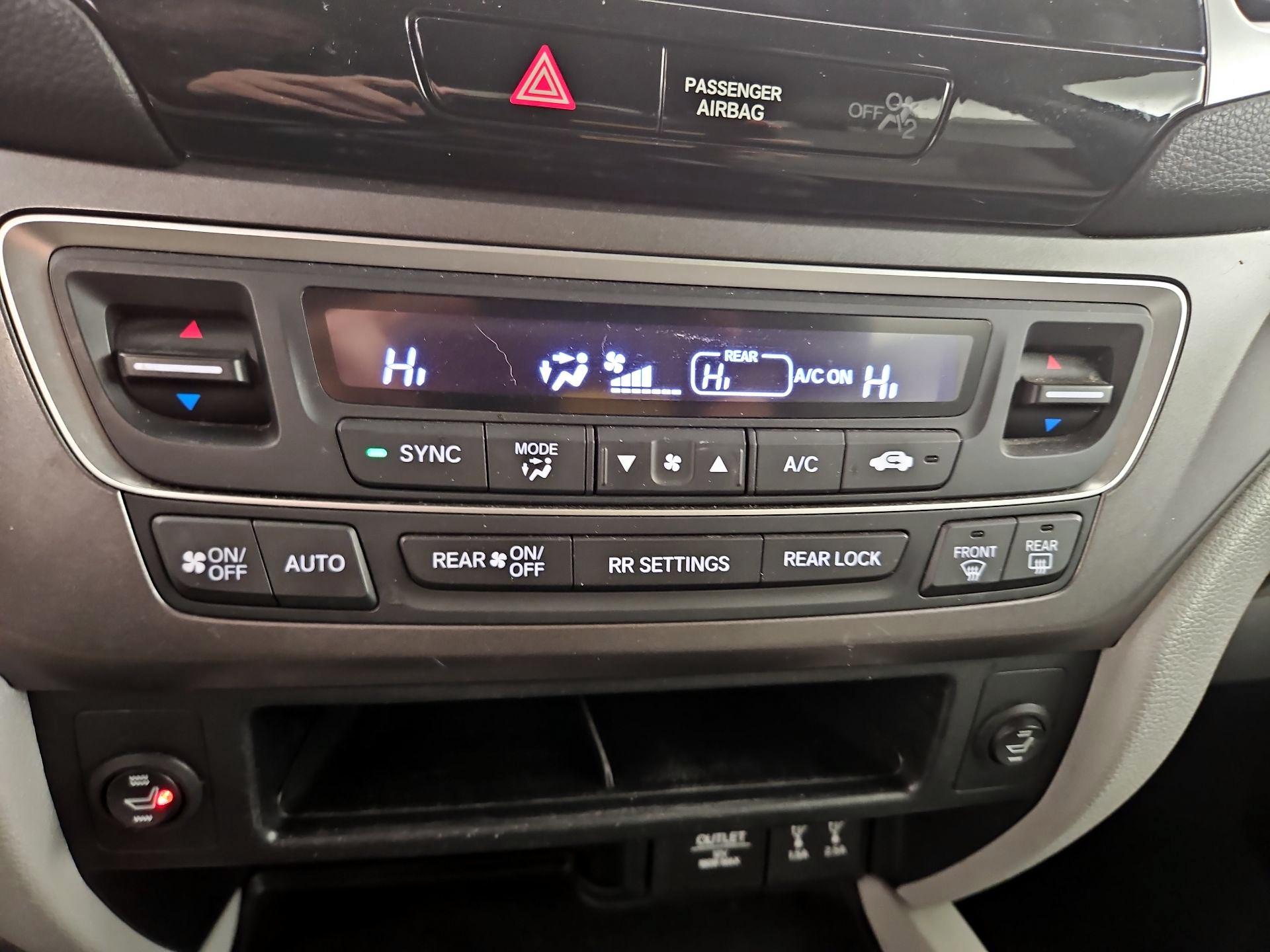 Thumbnail: 2016 Honda Pilot - 16