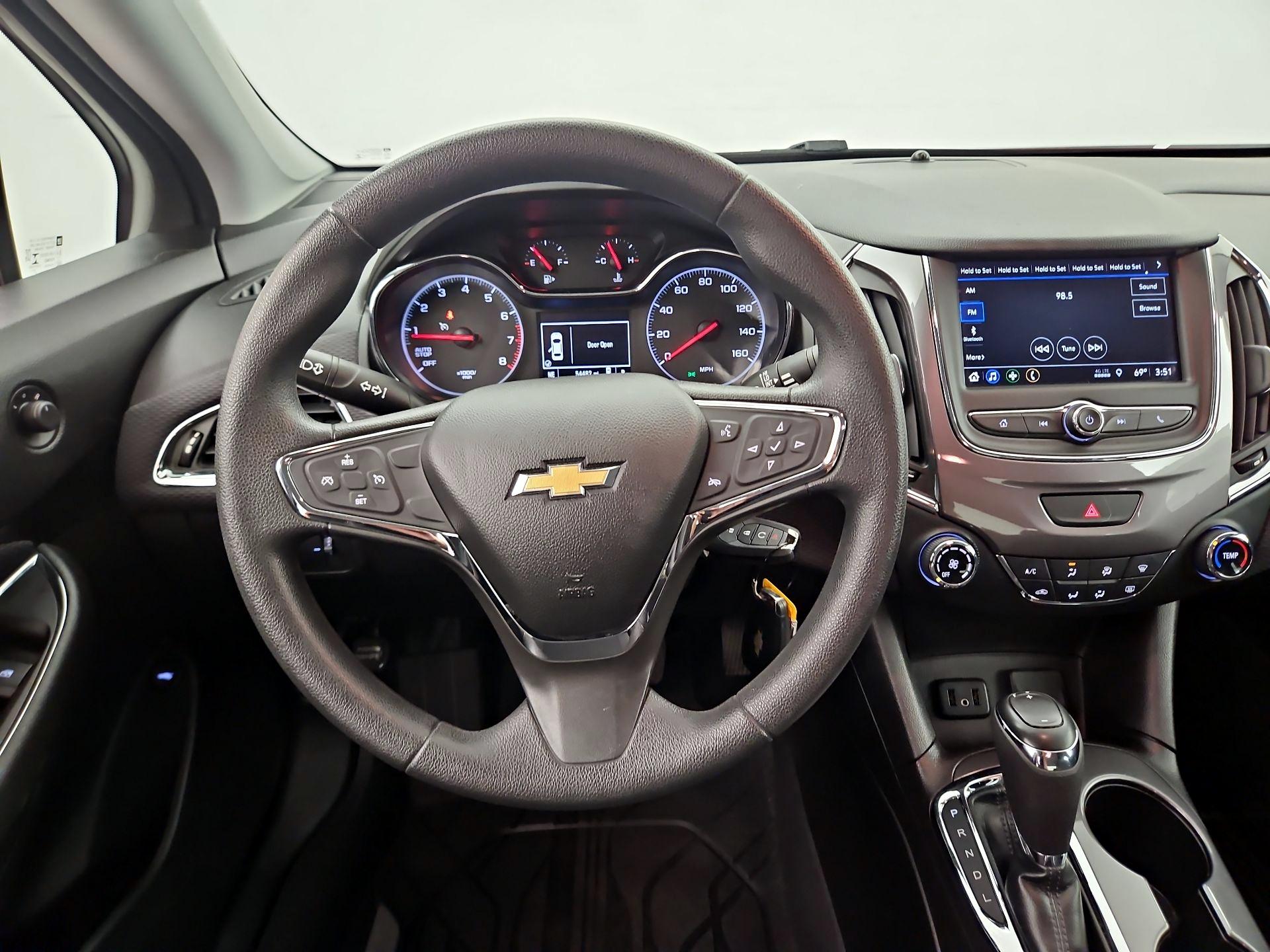 Thumbnail: 2019 Chevrolet Cruze - 10