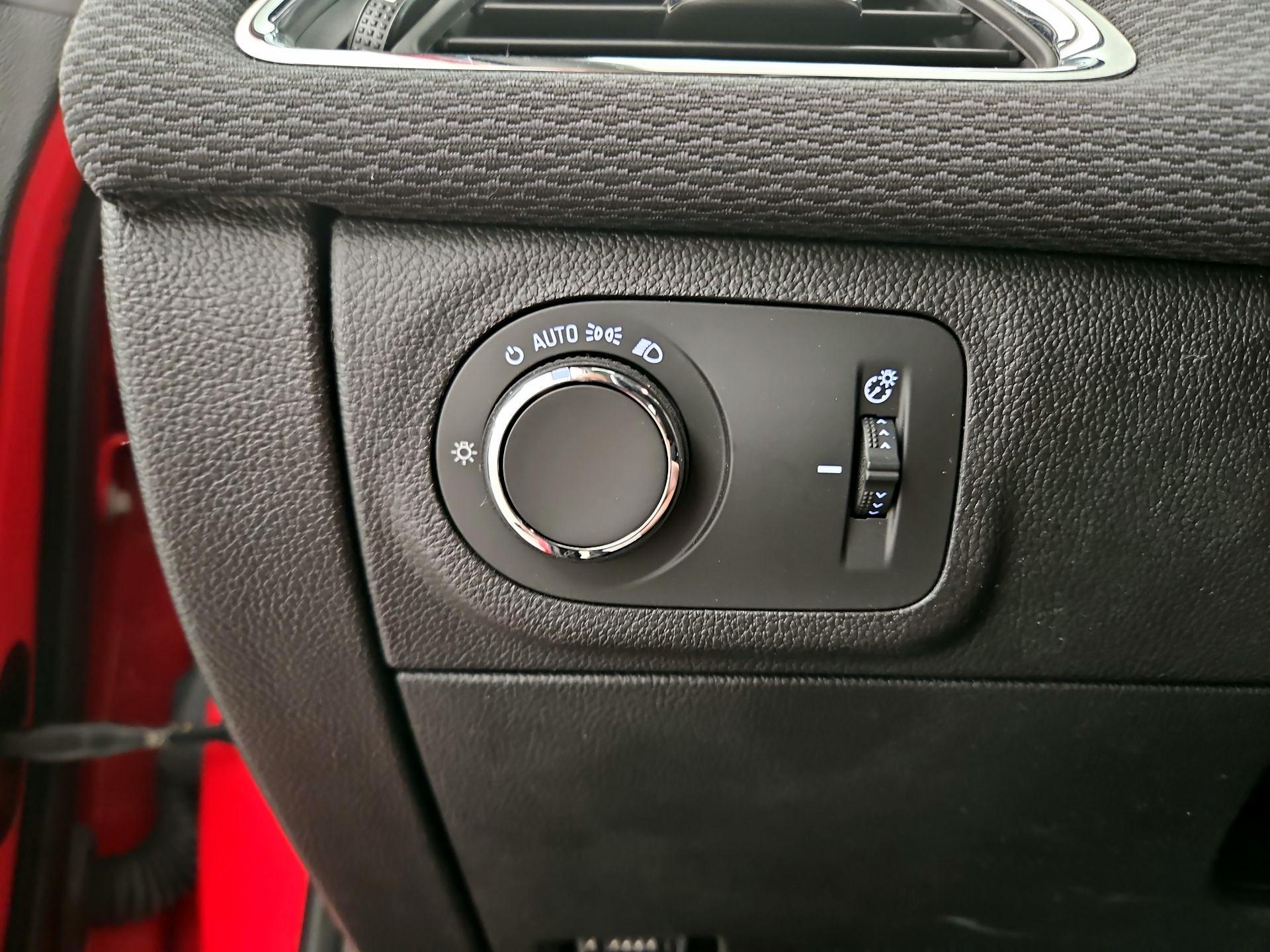 Thumbnail: 2019 Chevrolet Cruze - 13