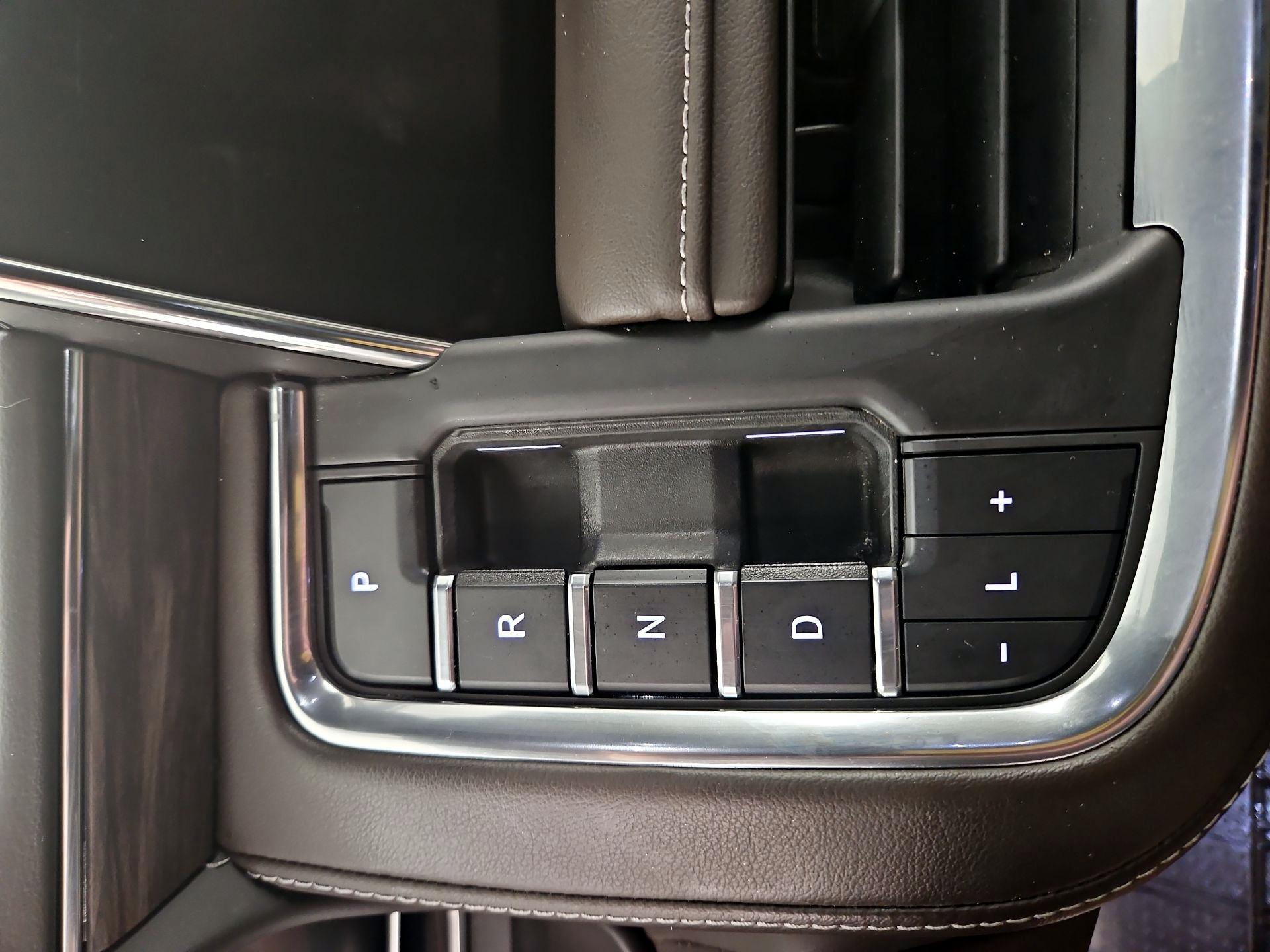 Thumbnail: 2023 Chevrolet Suburban - 17