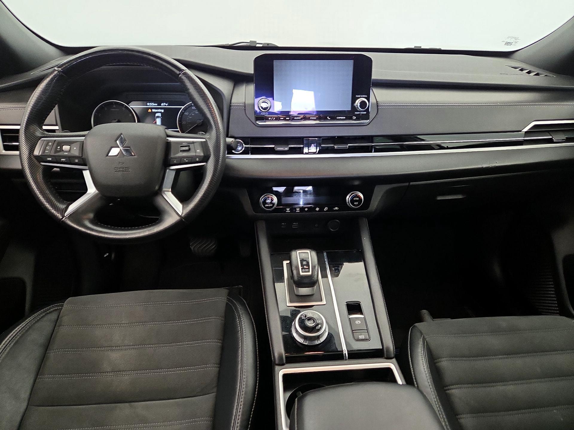 Thumbnail: 2022 Mitsubishi Outlander - 9