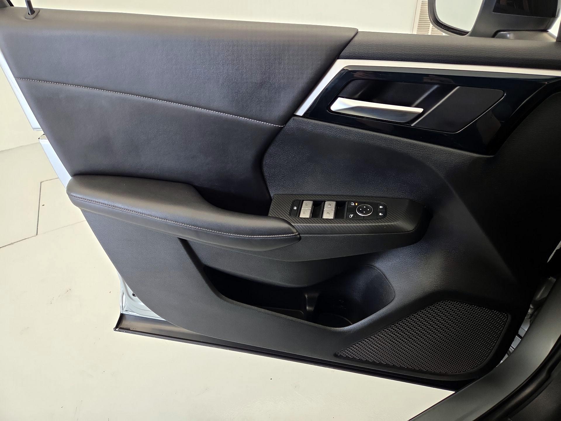 Thumbnail: 2022 Mitsubishi Outlander - 12