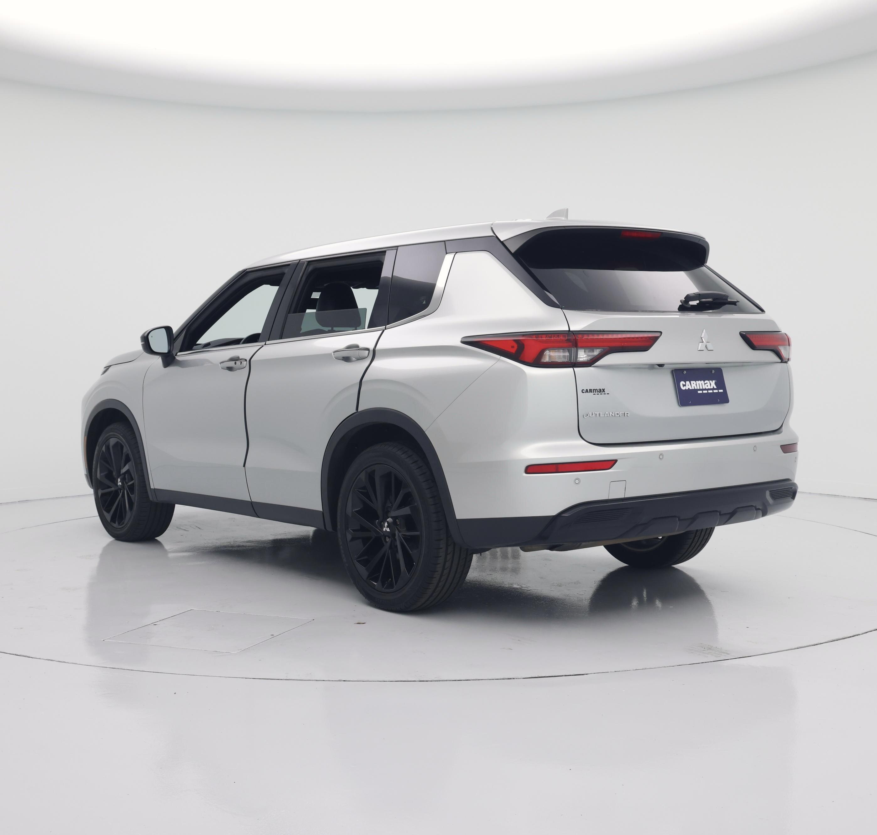 Thumbnail: 2022 Mitsubishi Outlander - 2