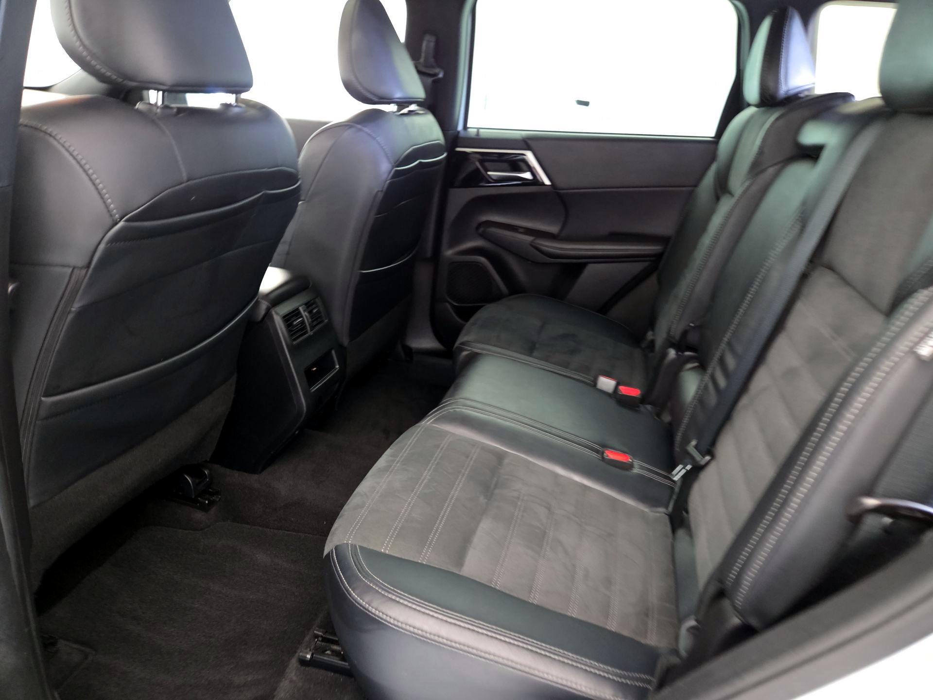 Thumbnail: 2022 Mitsubishi Outlander - 20