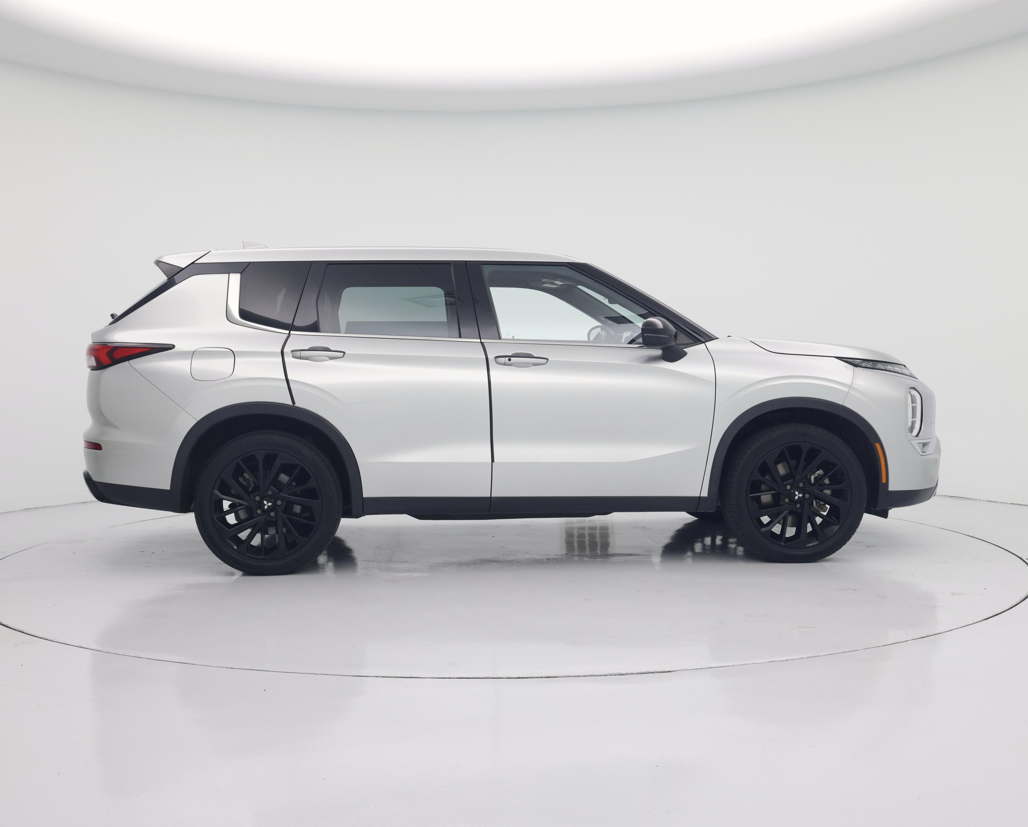 Thumbnail: 2022 Mitsubishi Outlander - 7