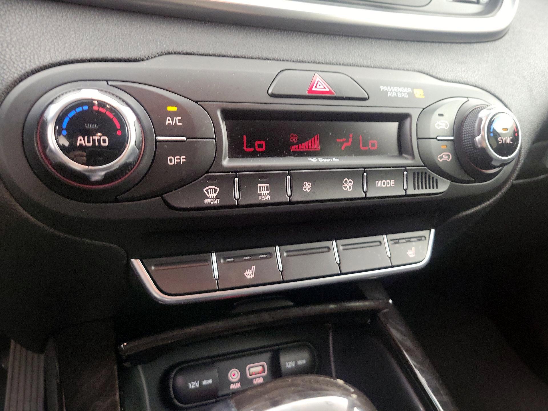 Thumbnail: 2016 Kia Sorento - 16