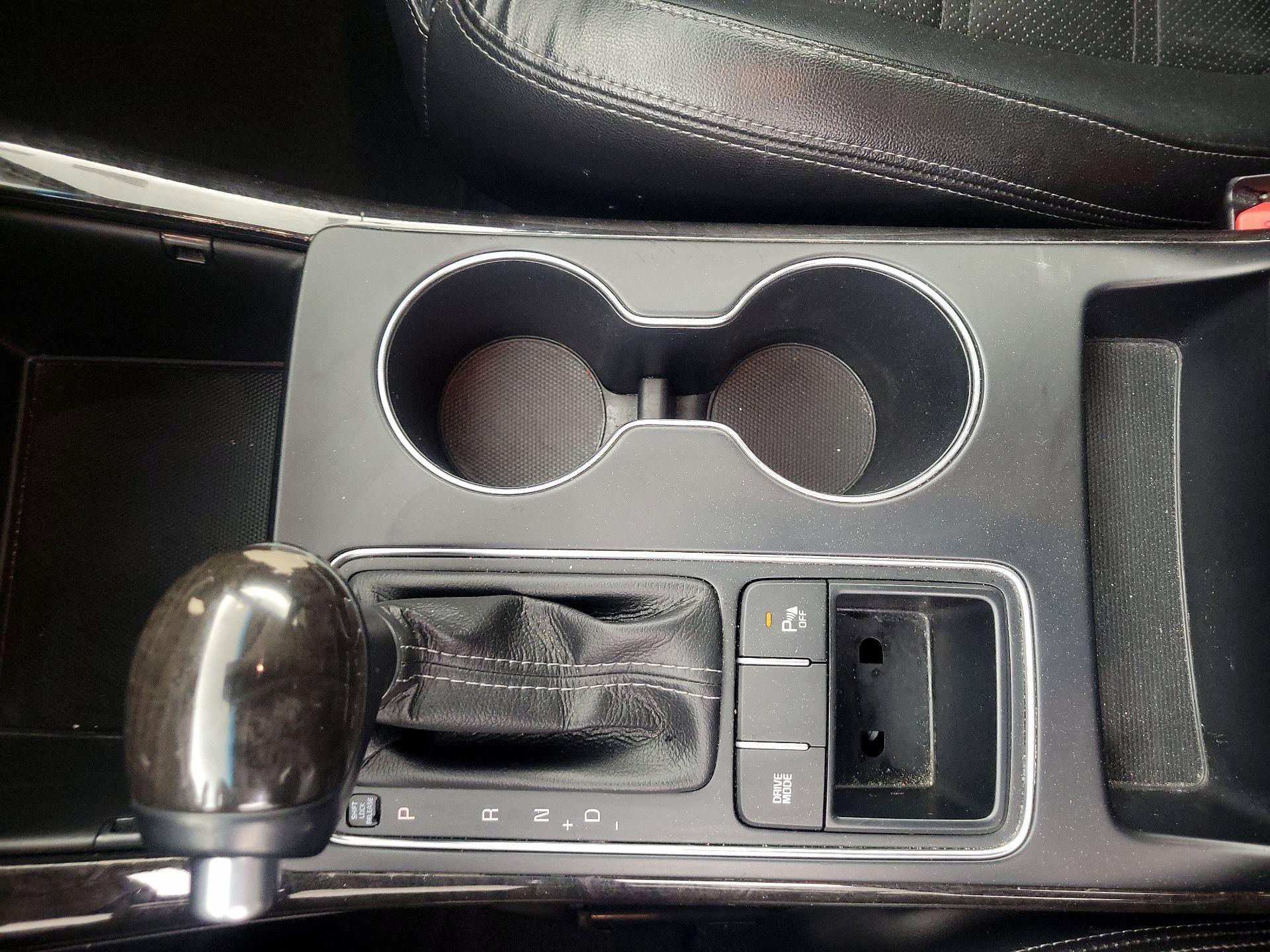 Thumbnail: 2016 Kia Sorento - 17