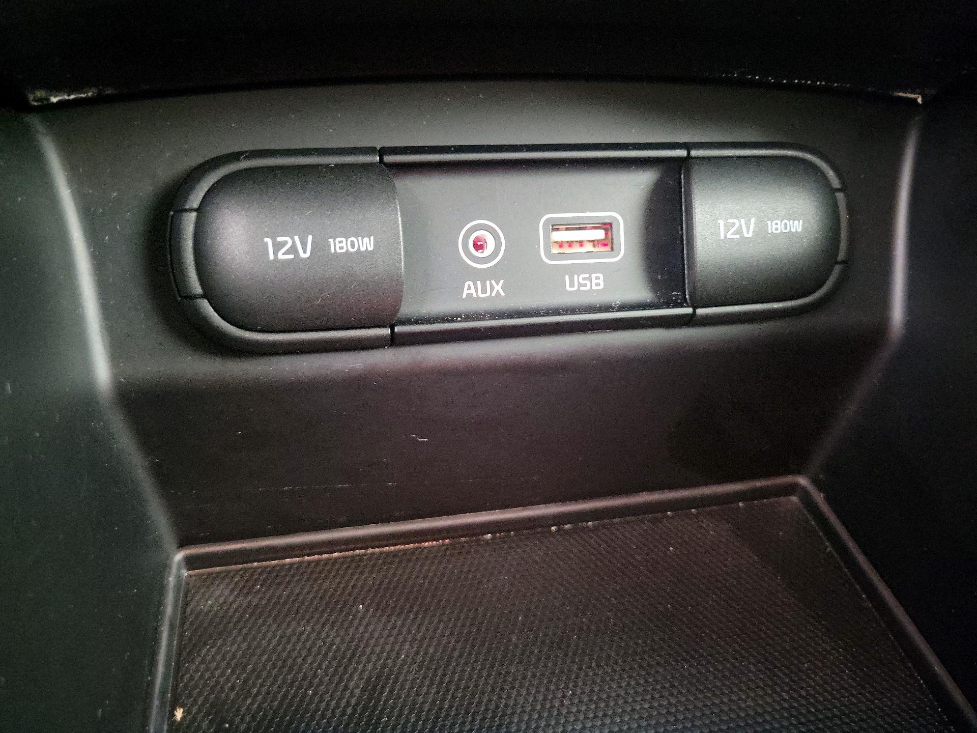 Thumbnail: 2016 Kia Sorento - 18