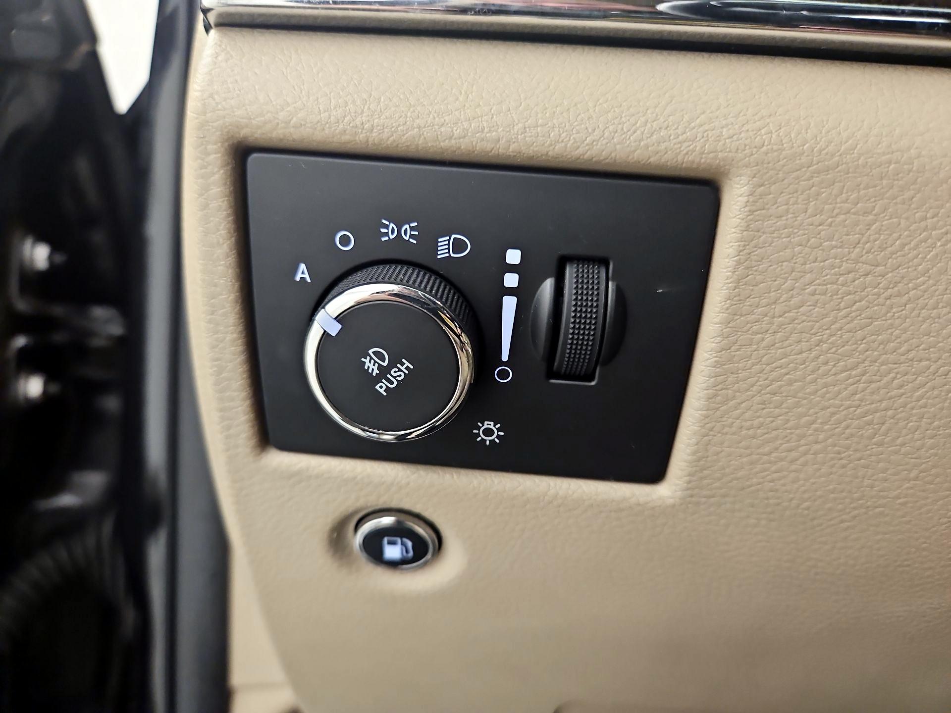 Thumbnail: 2015 Jeep Grand Cherokee - 13