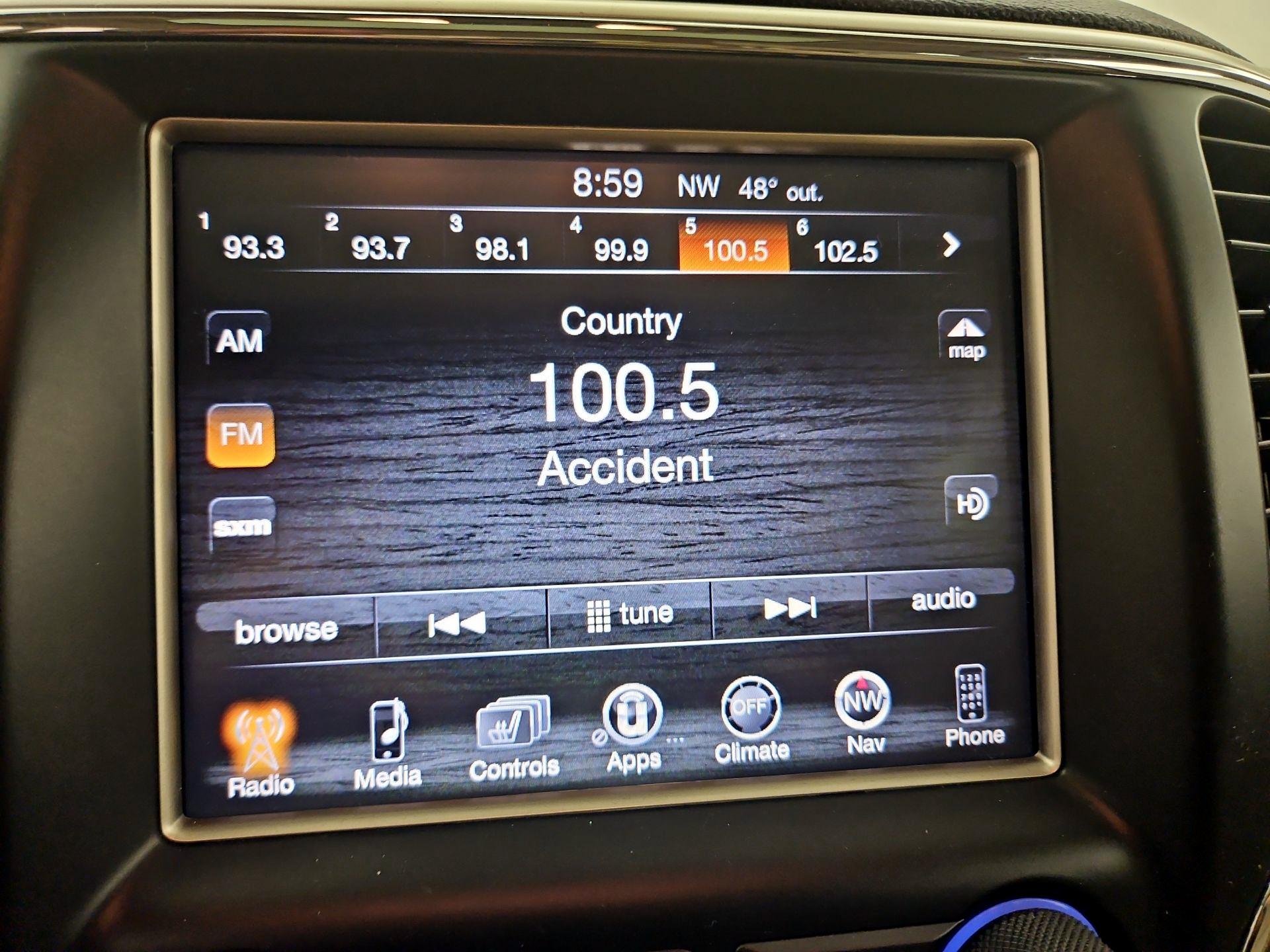 Thumbnail: 2015 Jeep Grand Cherokee - 16