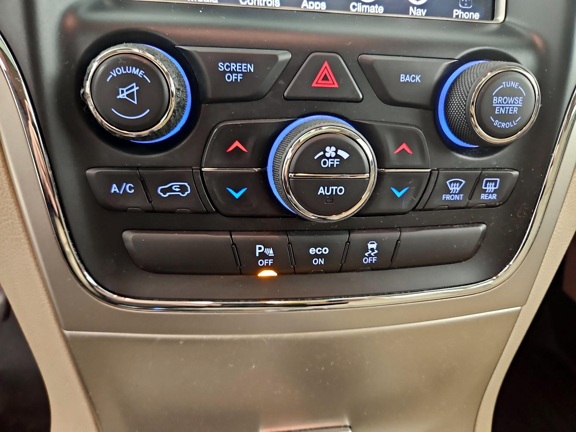 Thumbnail: 2015 Jeep Grand Cherokee - 17