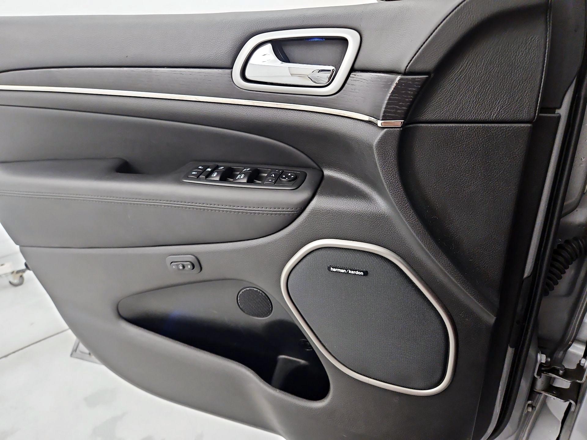 Thumbnail: 2018 Jeep Grand Cherokee - 12