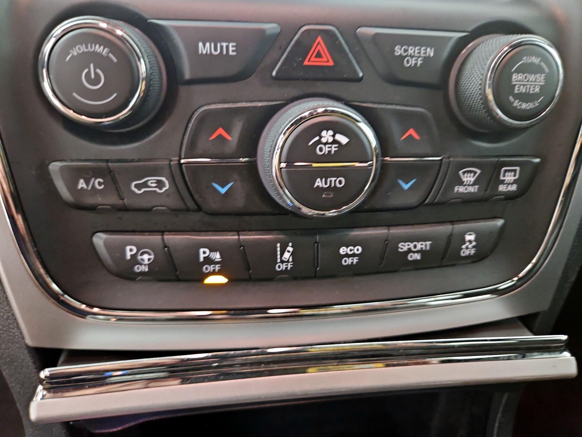 Thumbnail: 2018 Jeep Grand Cherokee - 17