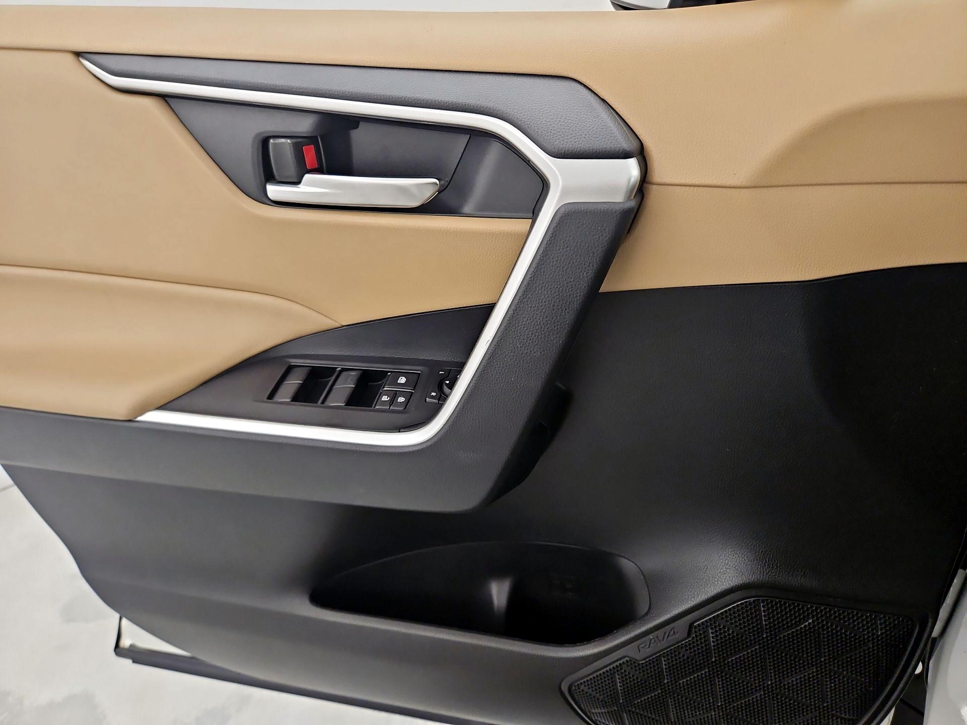 Thumbnail: 2021 Toyota RAV4 - 12