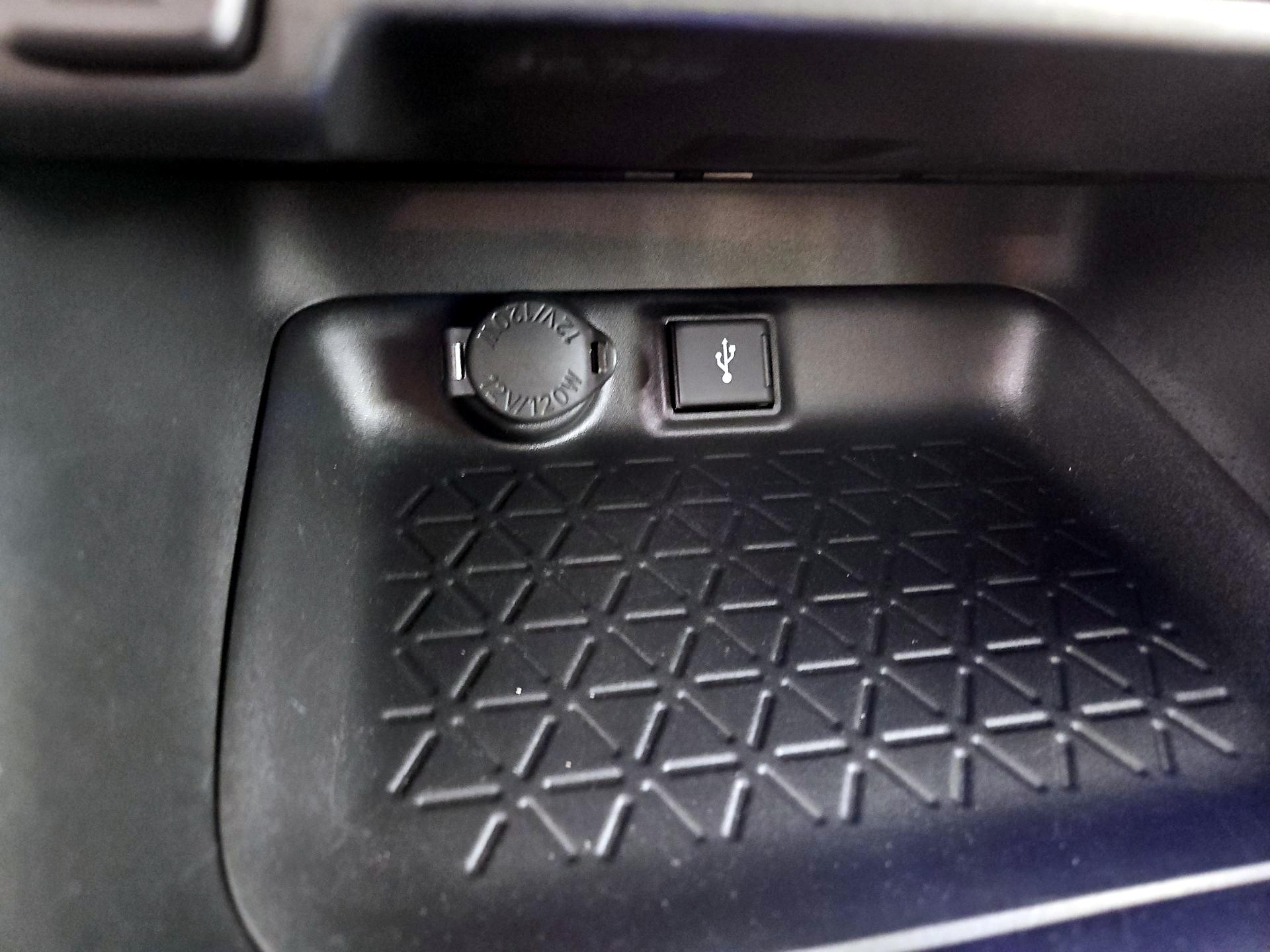 Thumbnail: 2021 Toyota RAV4 - 18