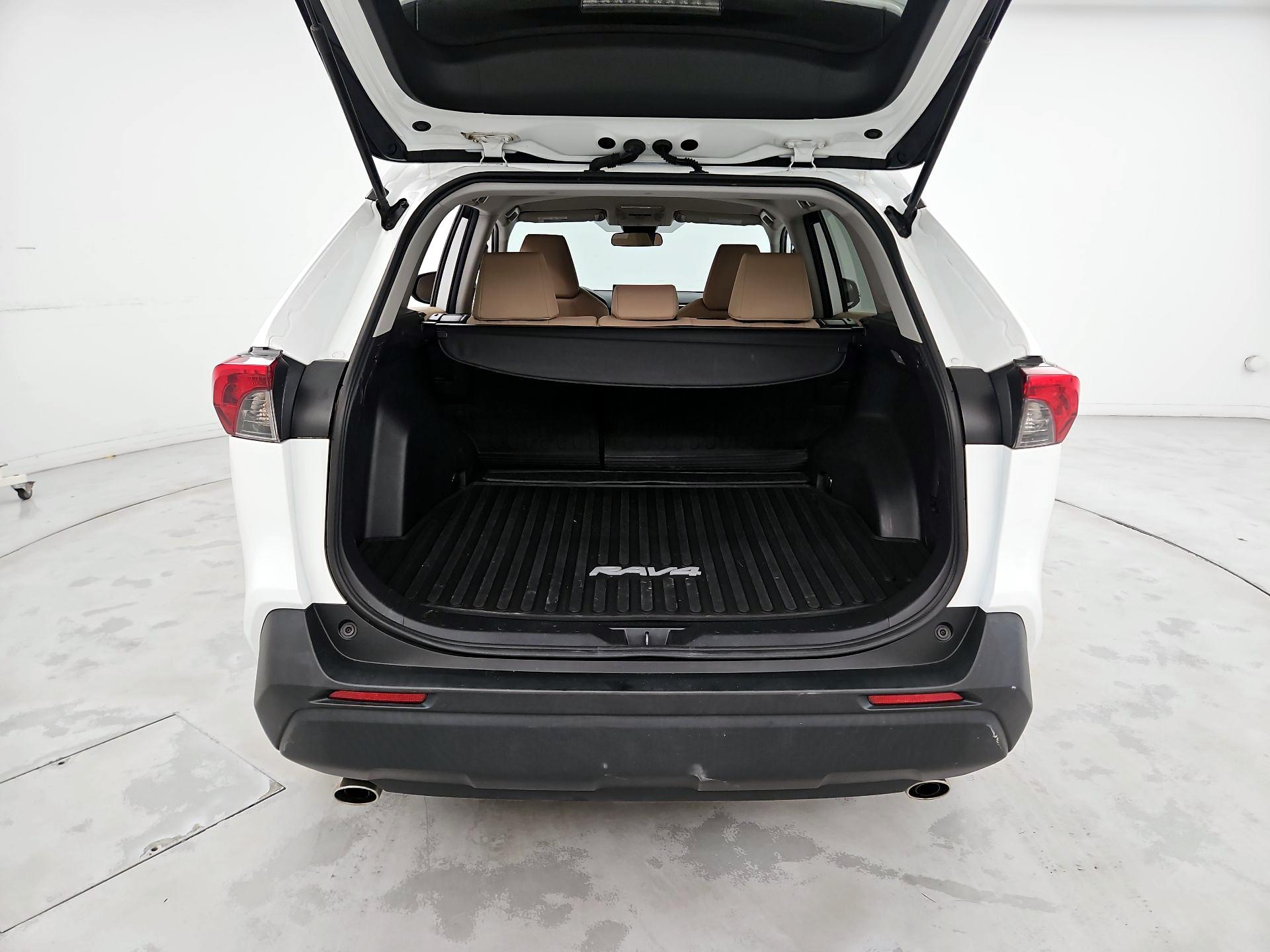 Thumbnail: 2021 Toyota RAV4 - 20