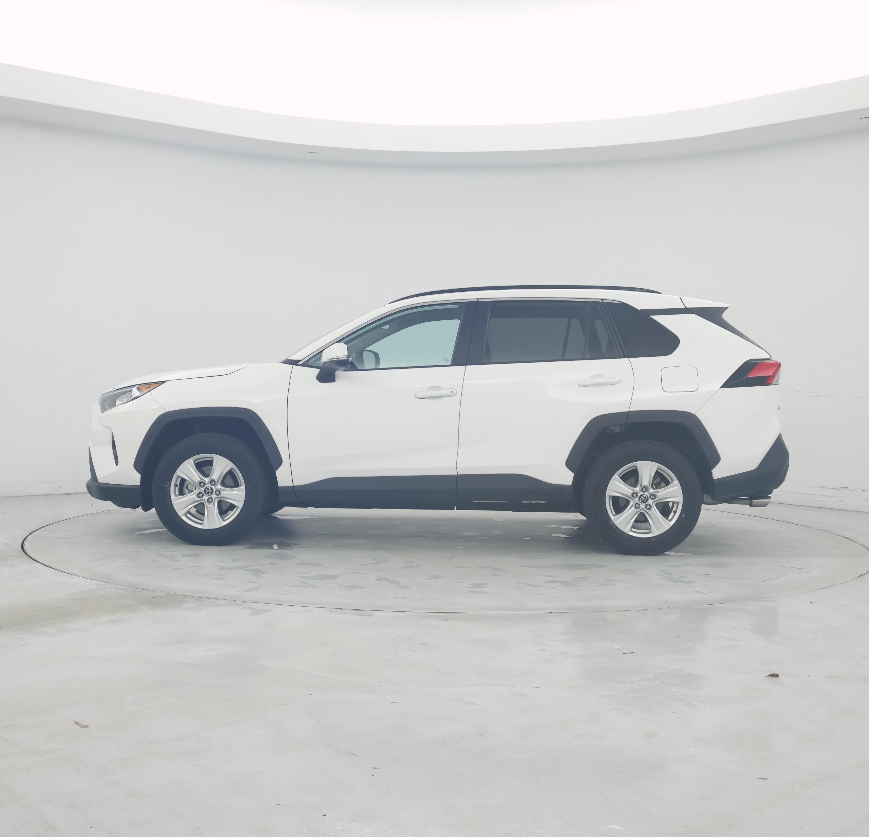 Thumbnail: 2021 Toyota RAV4 - 3