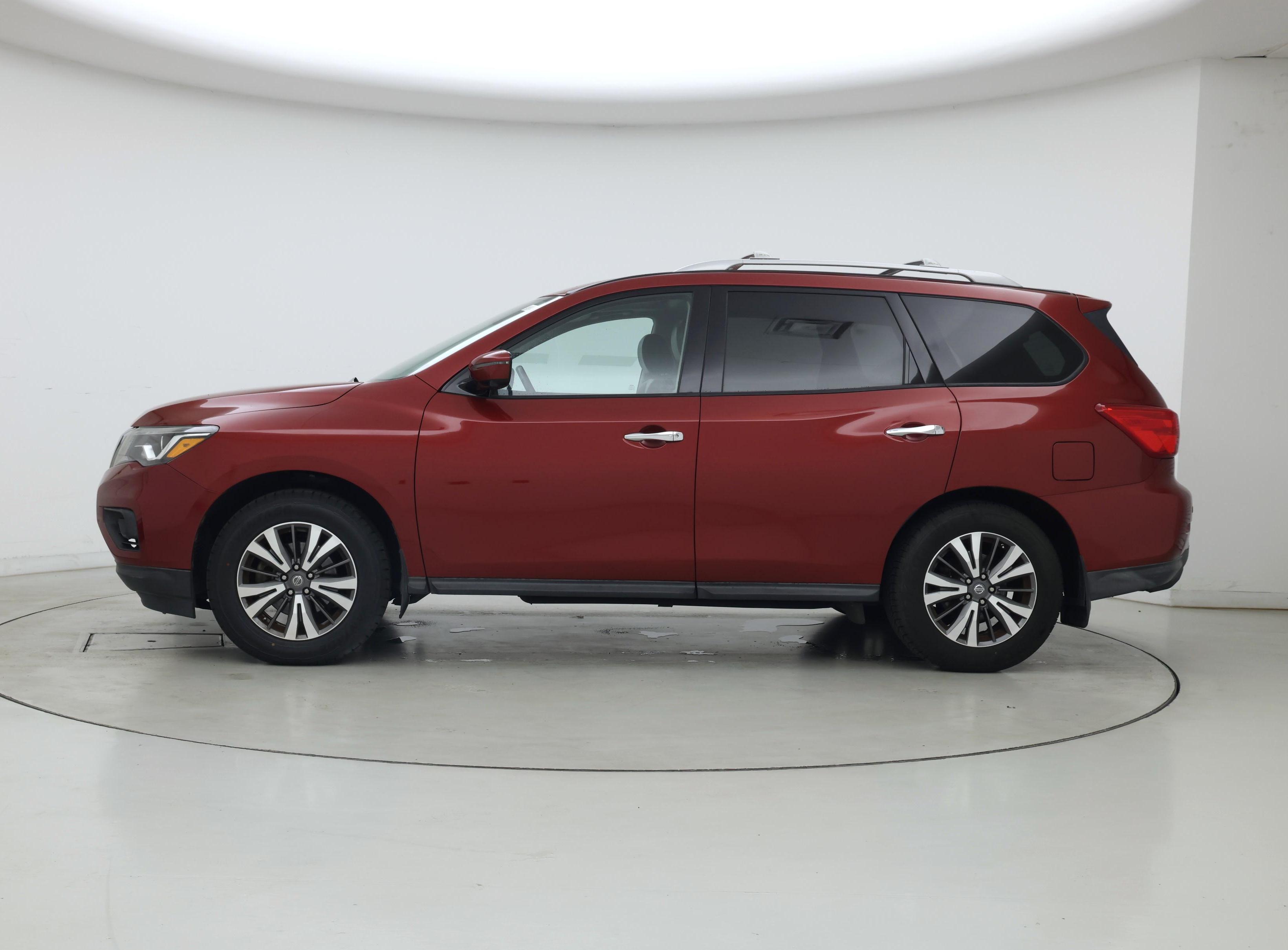 Thumbnail: 2017 Nissan Pathfinder - 3