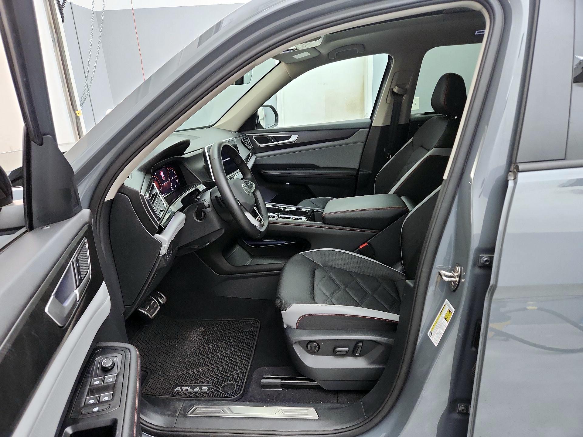 Thumbnail: 2024 Volkswagen Atlas - 11