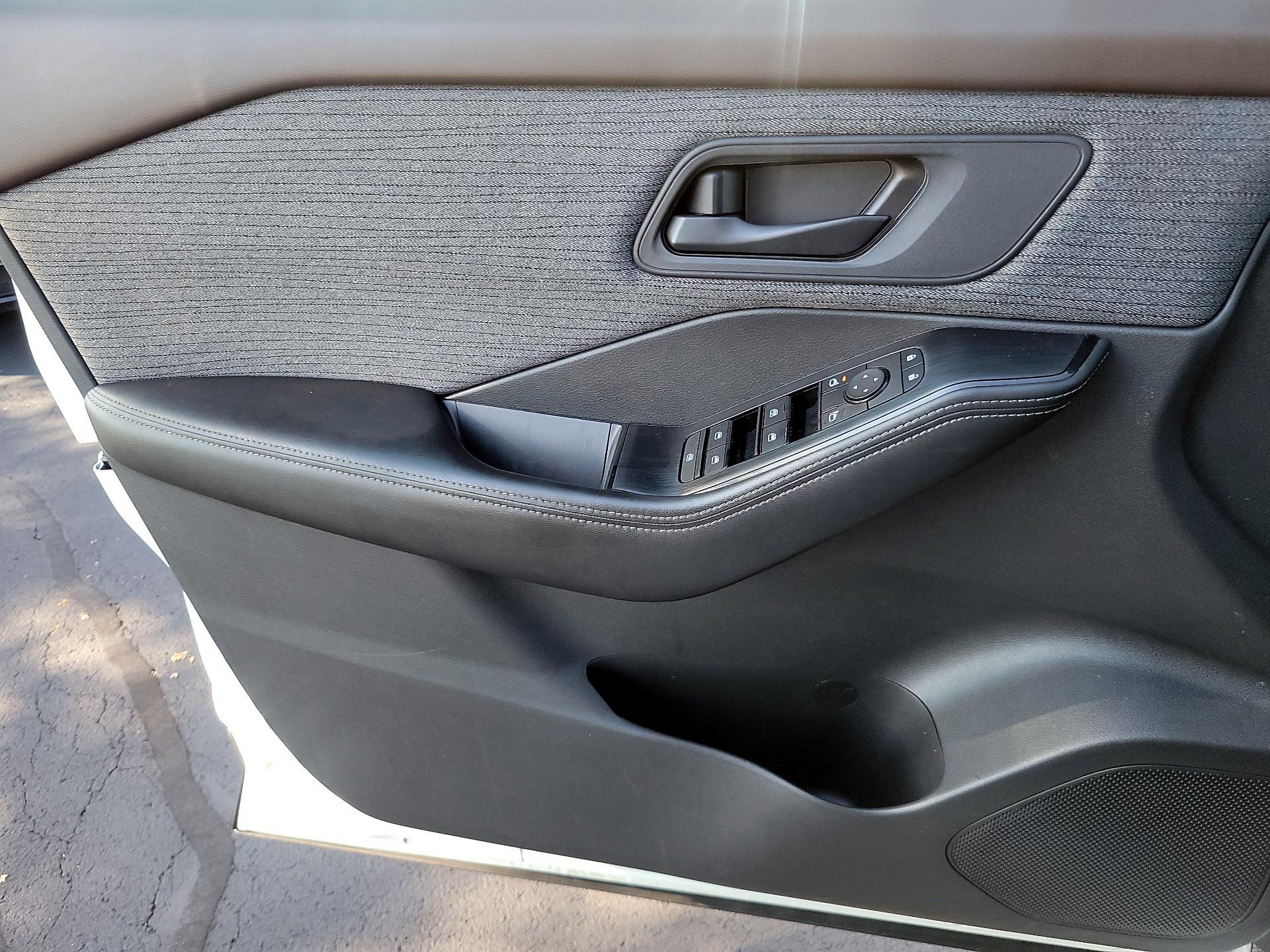 Thumbnail: 2021 Nissan Rogue - 10