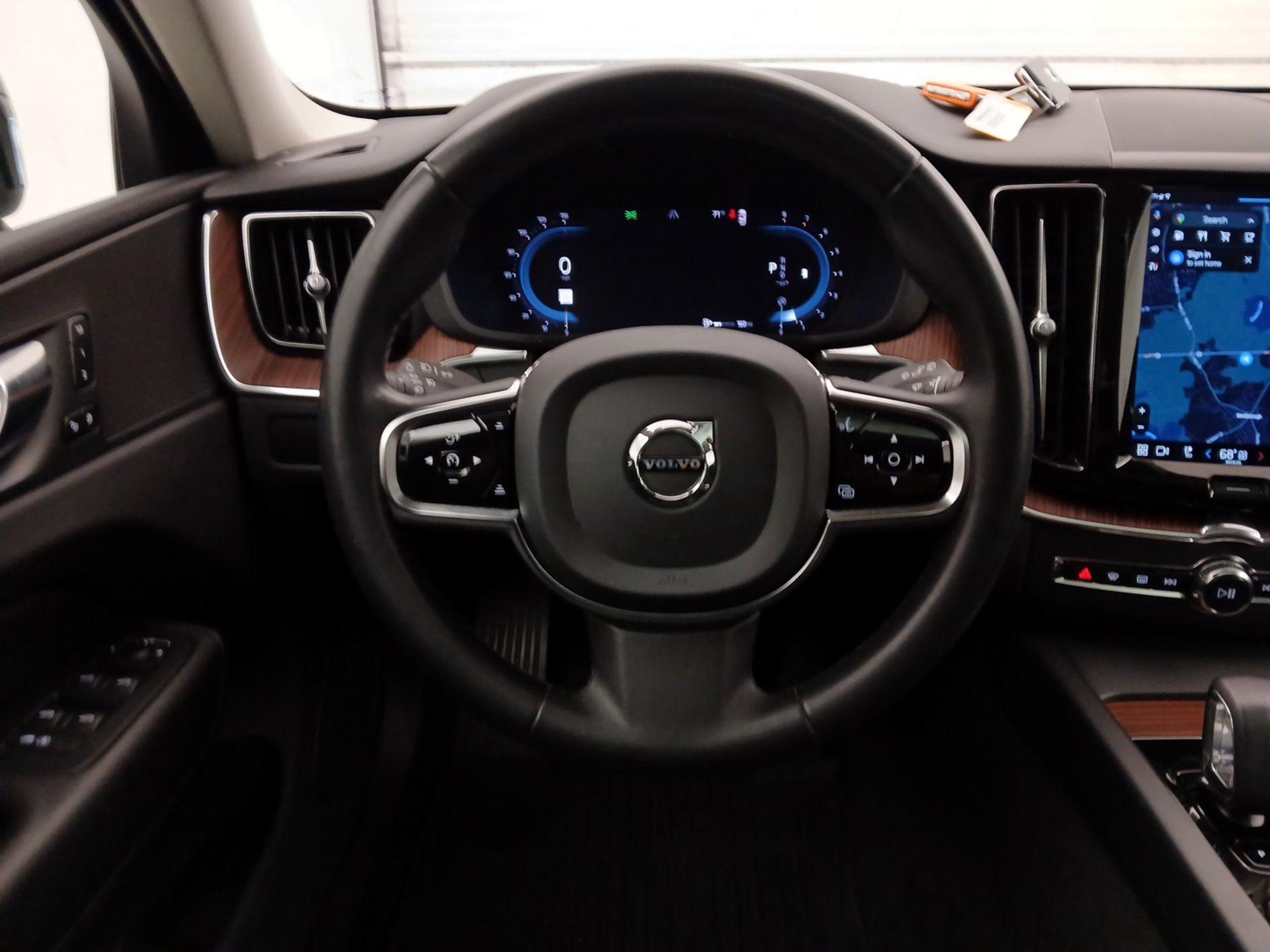 Thumbnail: 2023 Volvo XC60 - 10