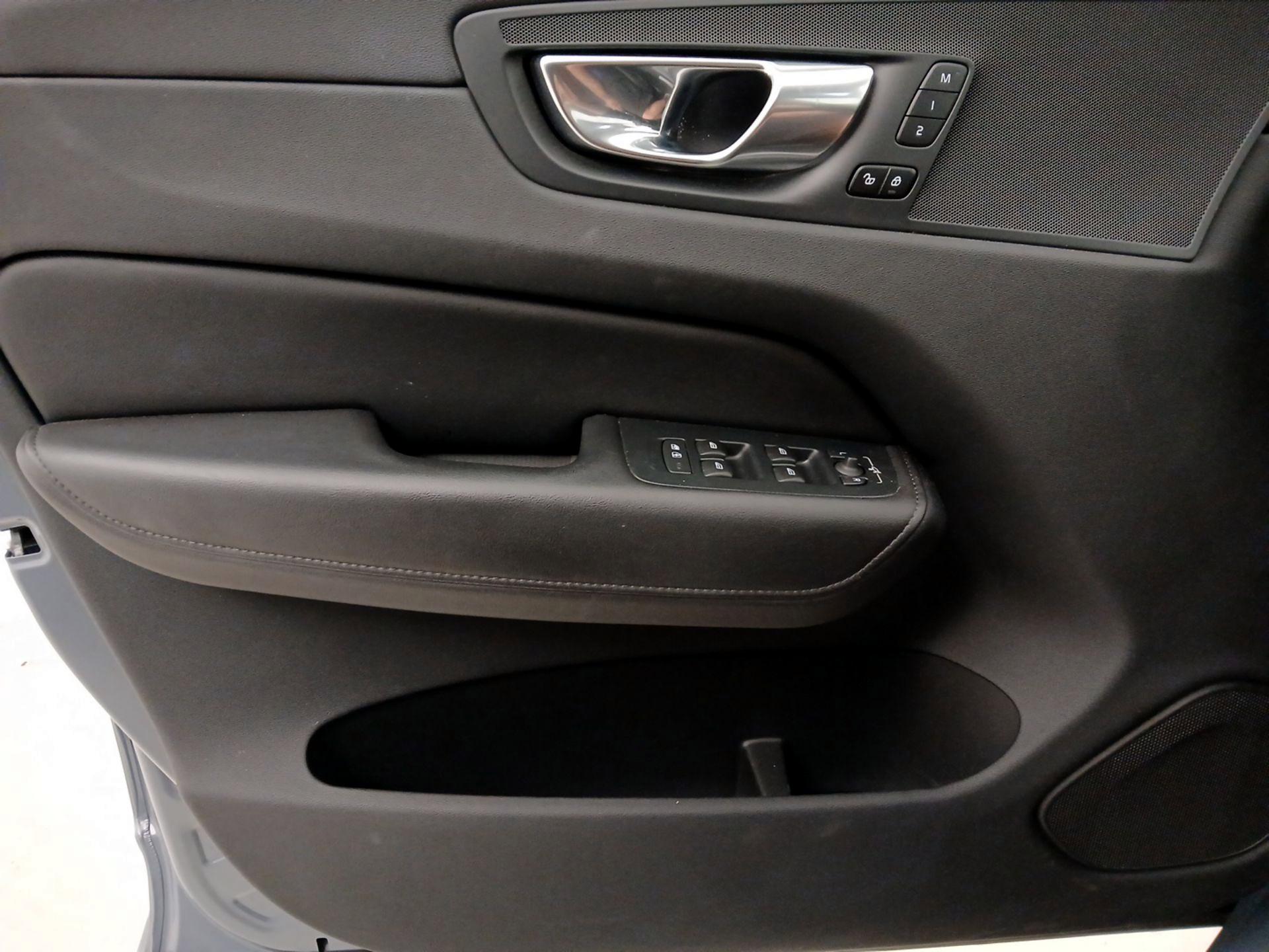 Thumbnail: 2023 Volvo XC60 - 12
