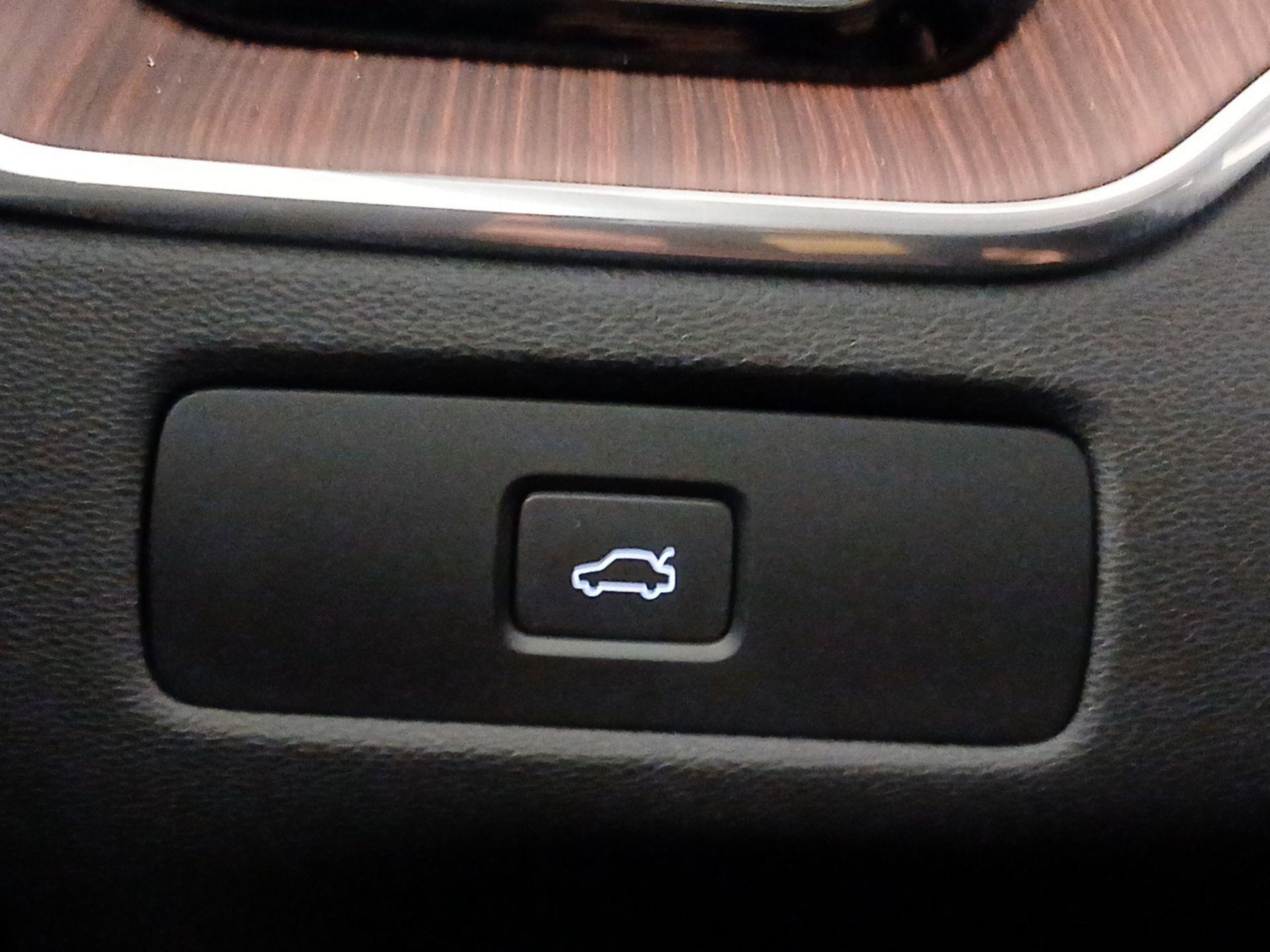Thumbnail: 2023 Volvo XC60 - 13