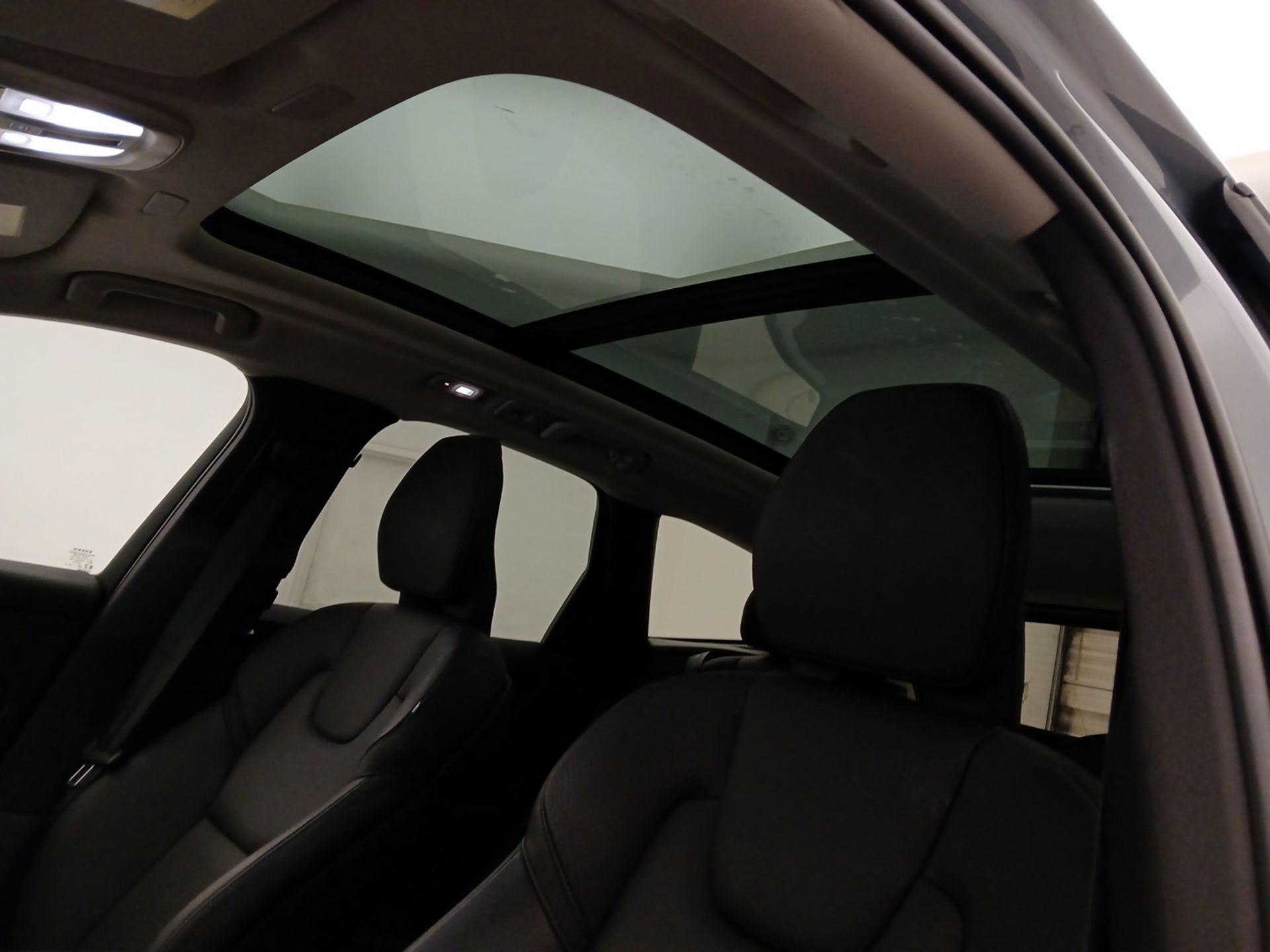 Thumbnail: 2023 Volvo XC60 - 20