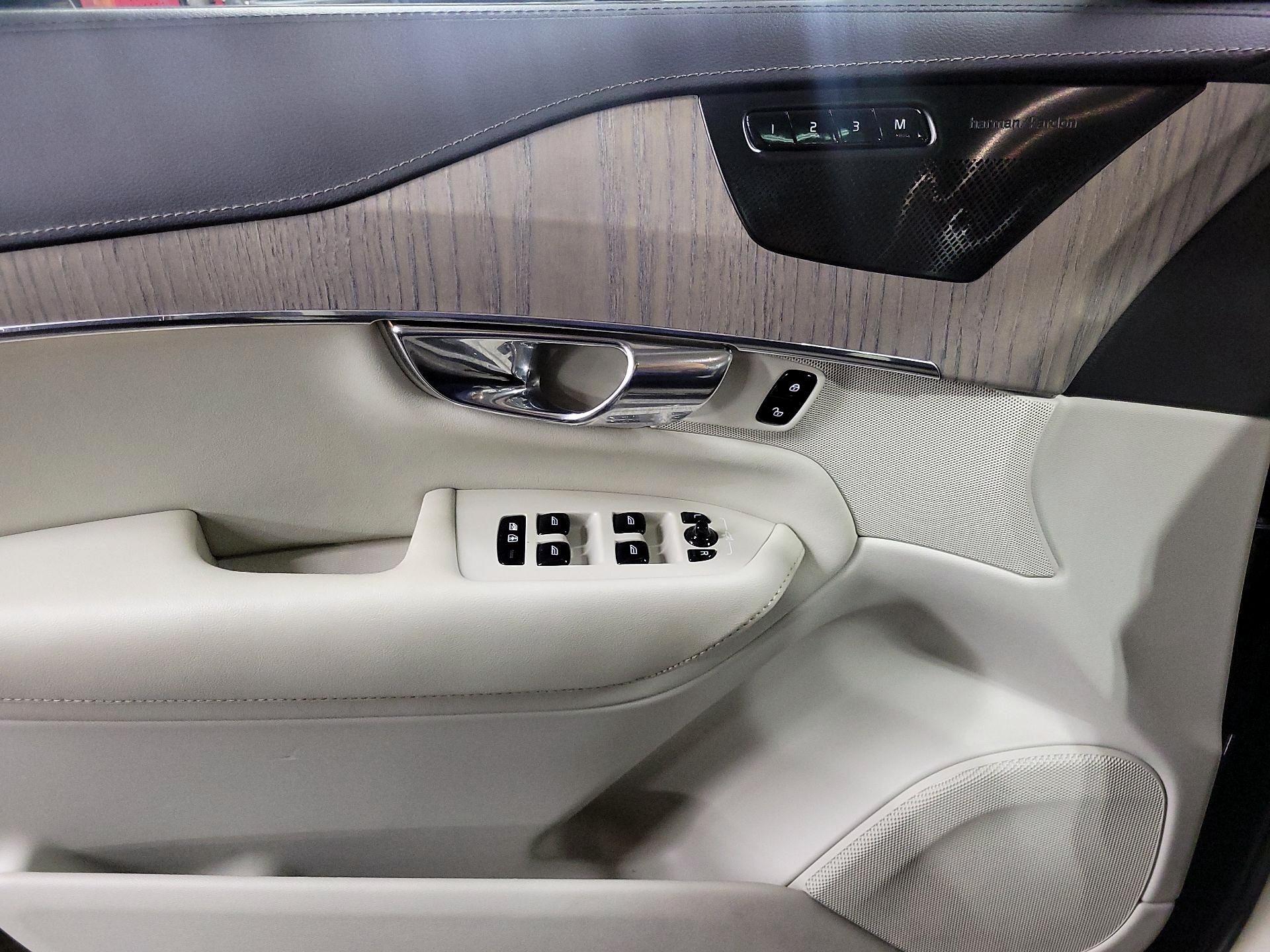 Thumbnail: 2022 Volvo XC90 - 12