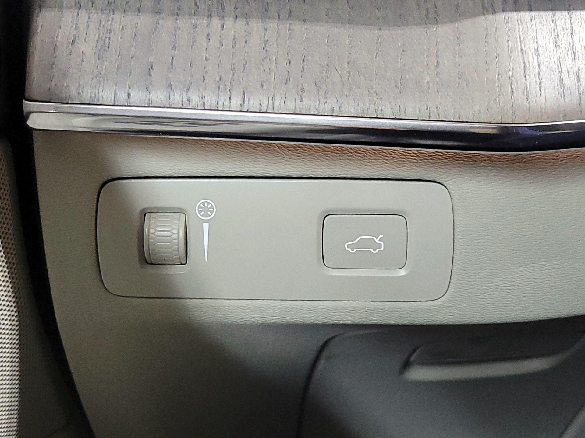 Thumbnail: 2022 Volvo XC90 - 13