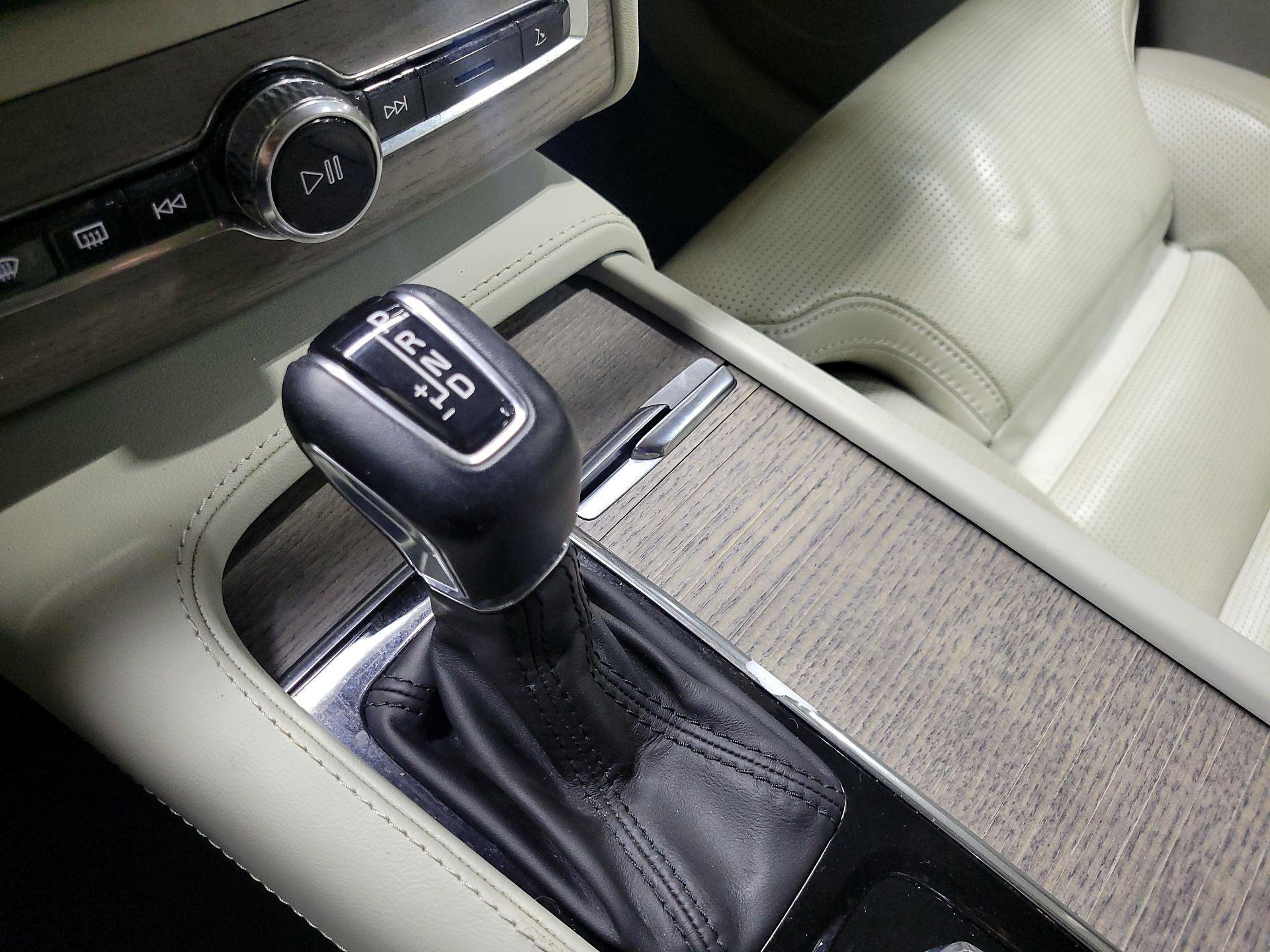 Thumbnail: 2022 Volvo XC90 - 18