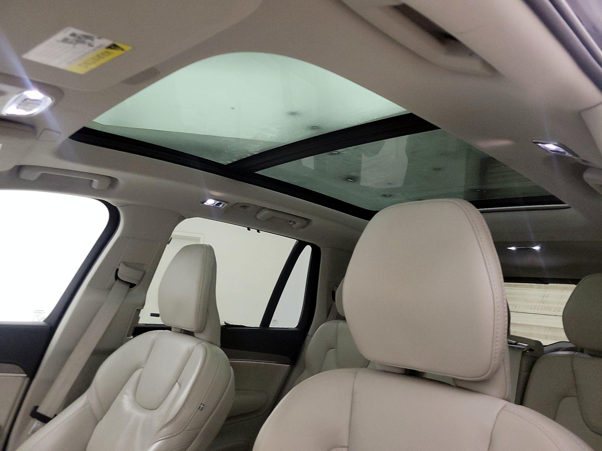 Thumbnail: 2022 Volvo XC90 - 20