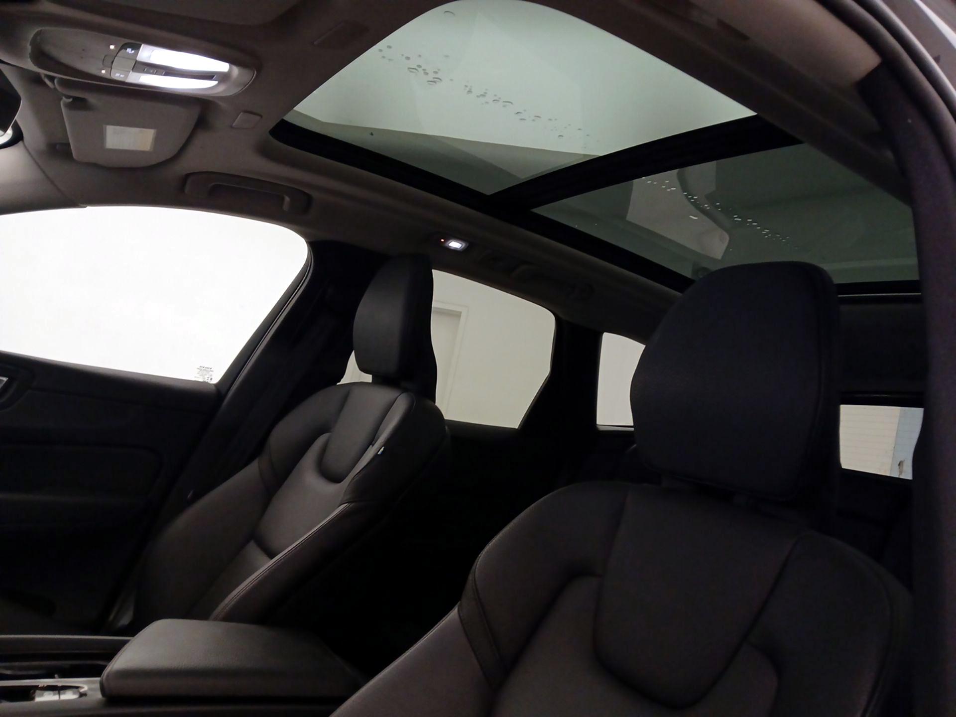 Thumbnail: 2022 Volvo XC60 - 20