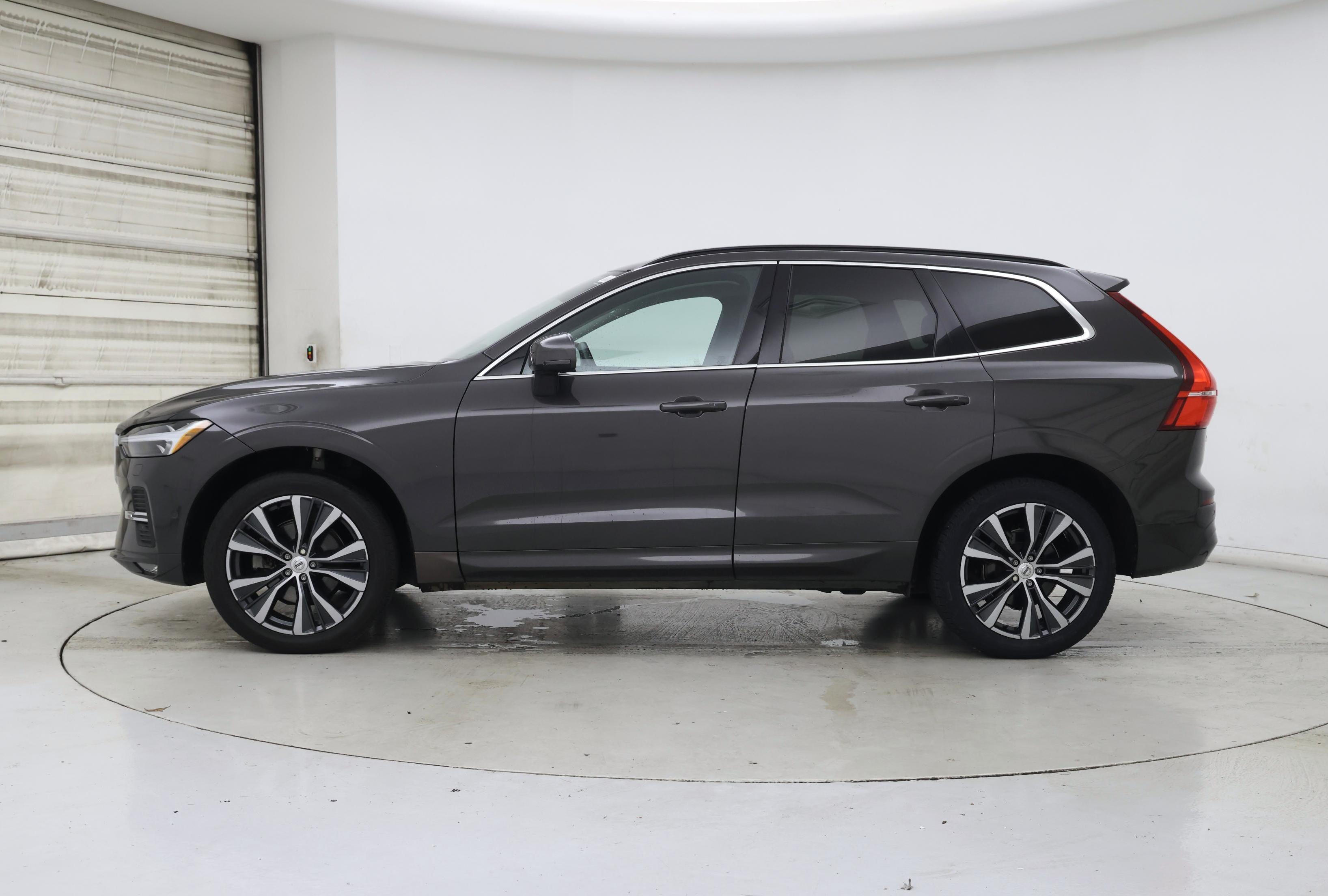 Thumbnail: 2022 Volvo XC60 - 3