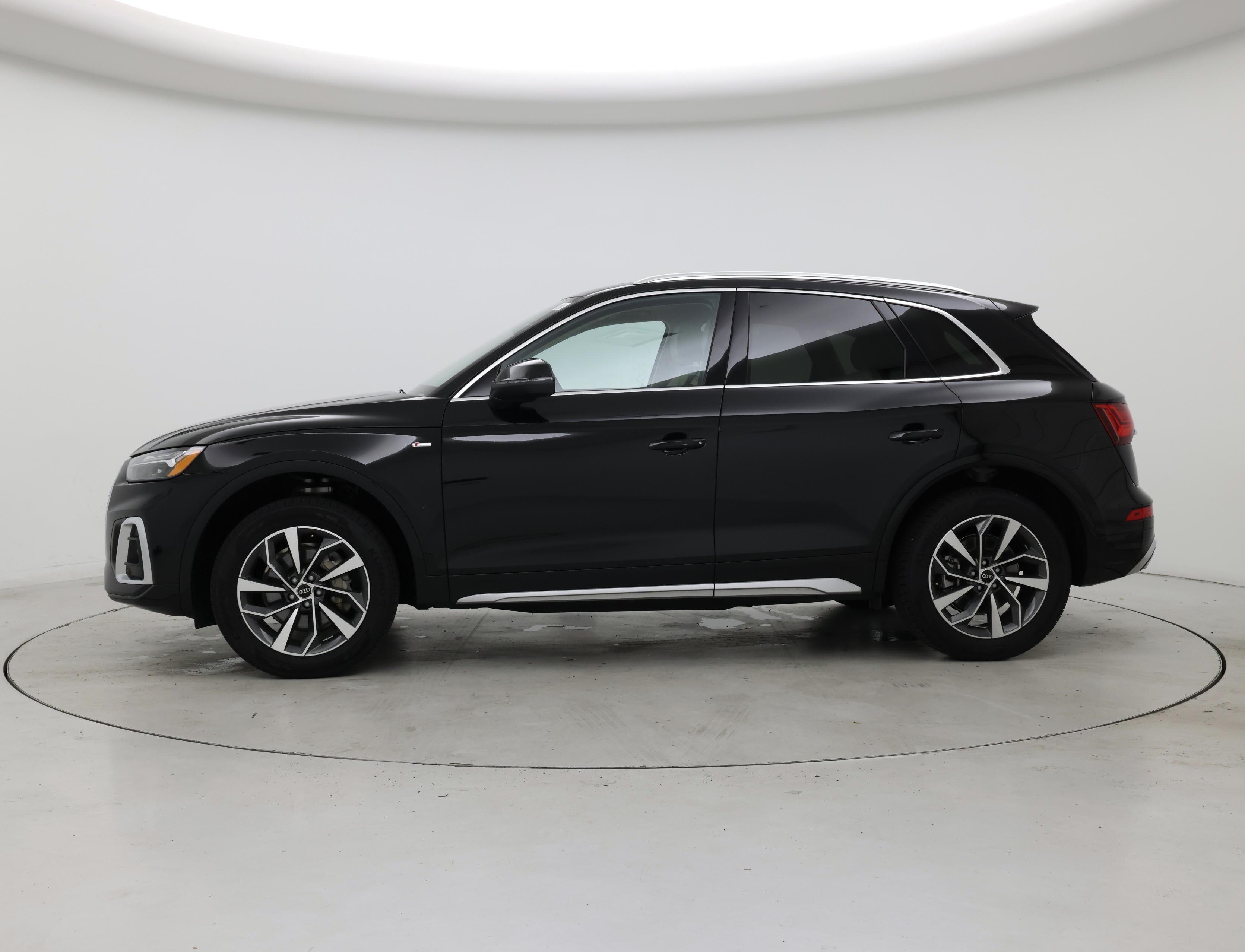 Thumbnail: 2023 Audi Q5 - 3