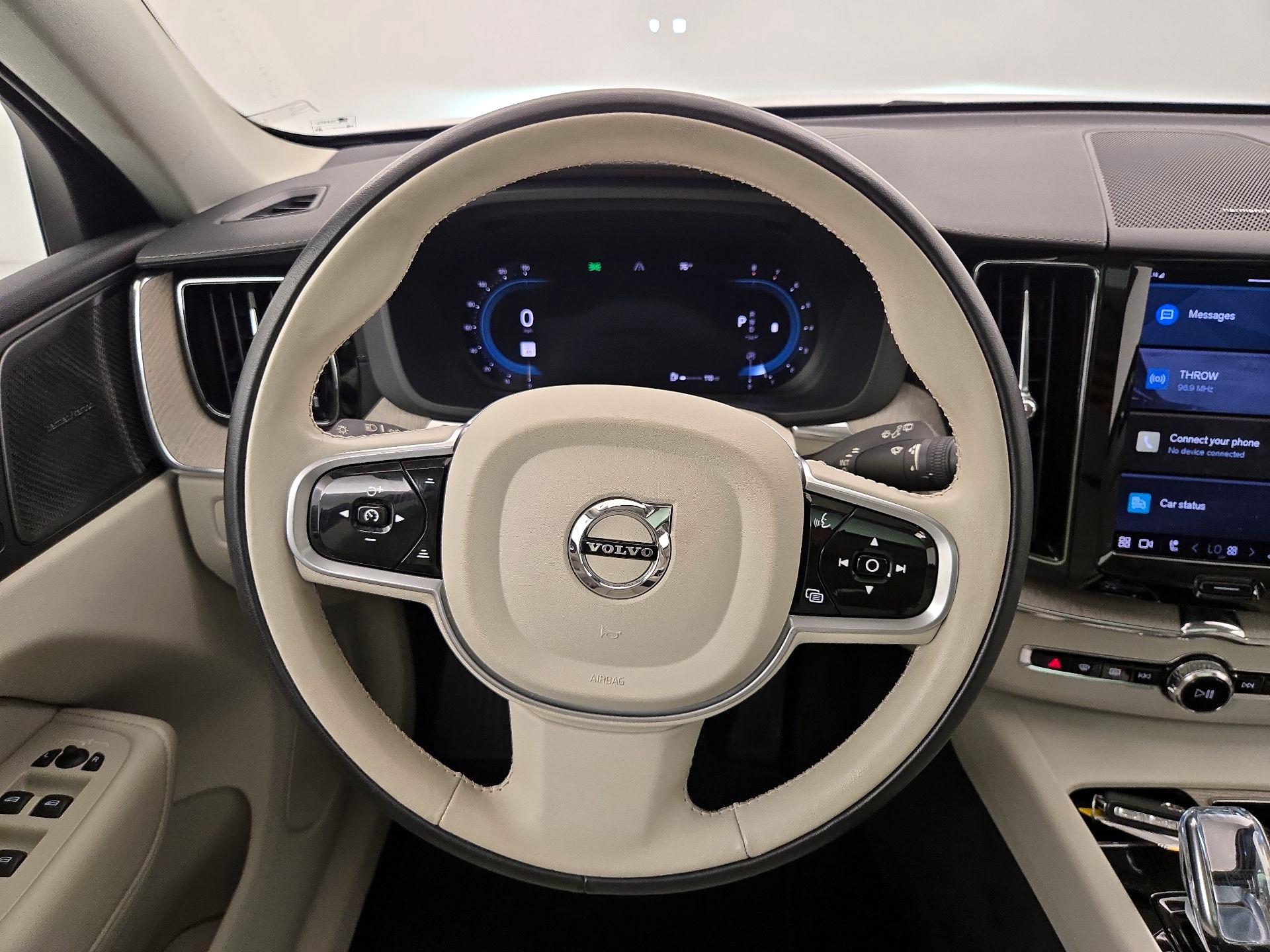 Thumbnail: 2022 Volvo XC60 - 10
