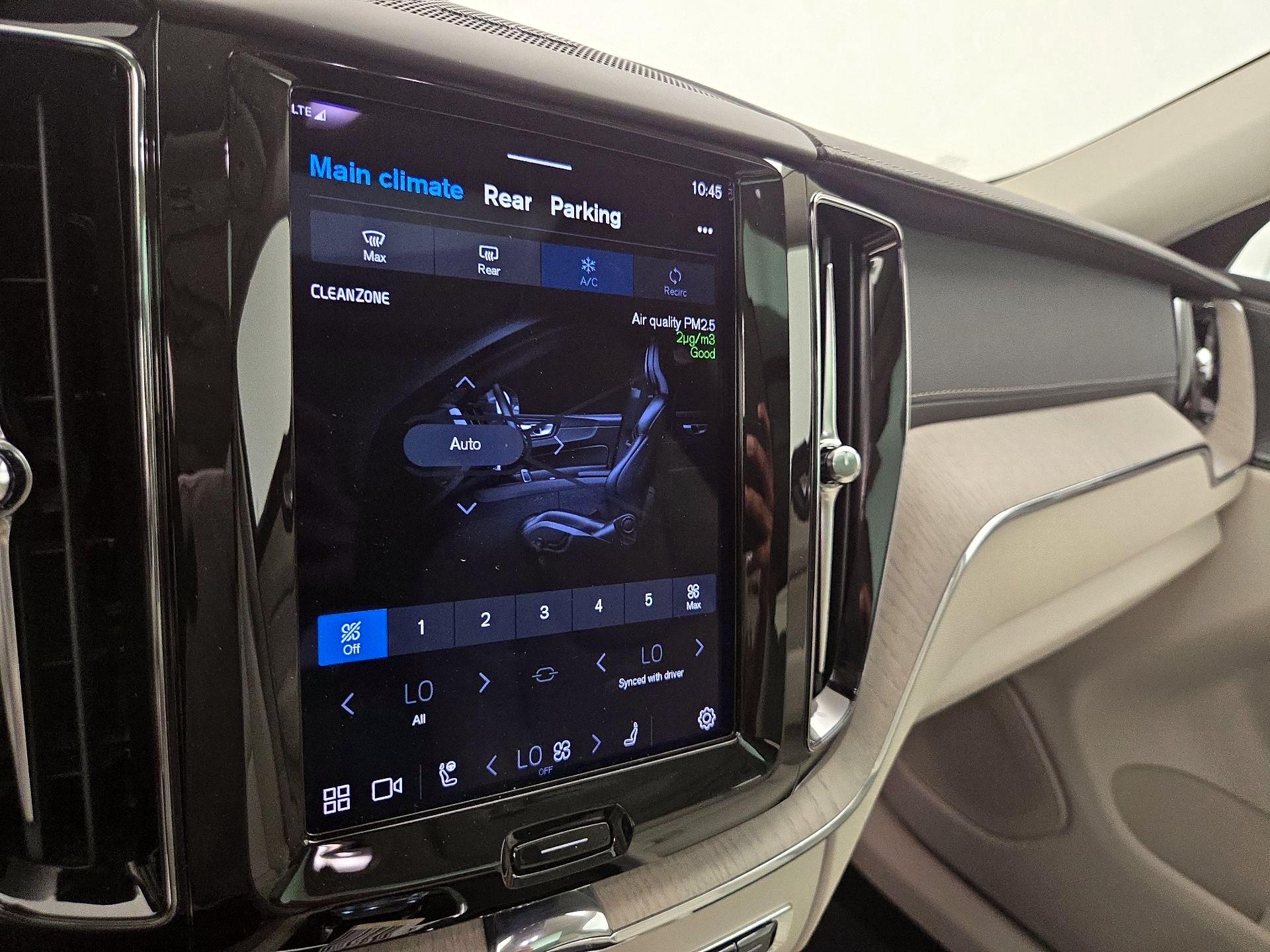 Thumbnail: 2022 Volvo XC60 - 16