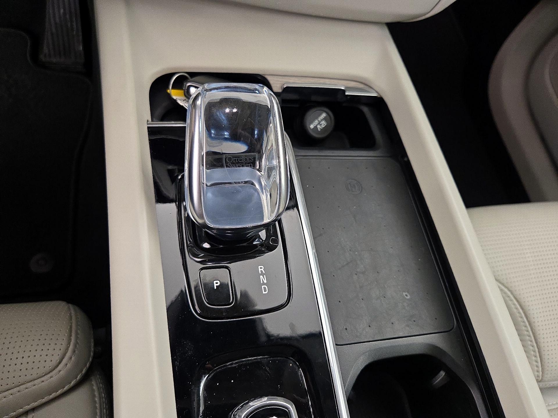 Thumbnail: 2022 Volvo XC60 - 17