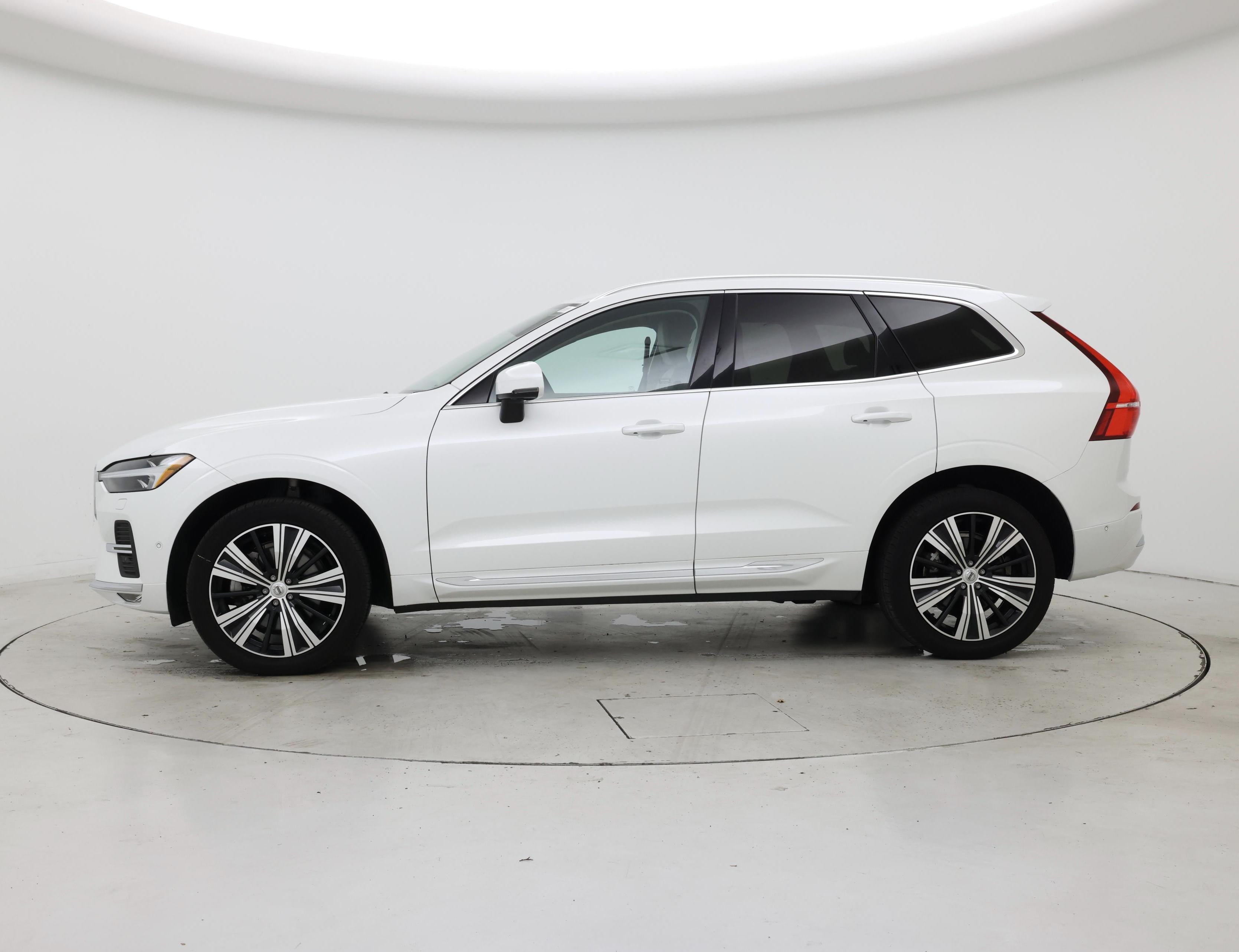 Thumbnail: 2022 Volvo XC60 - 3