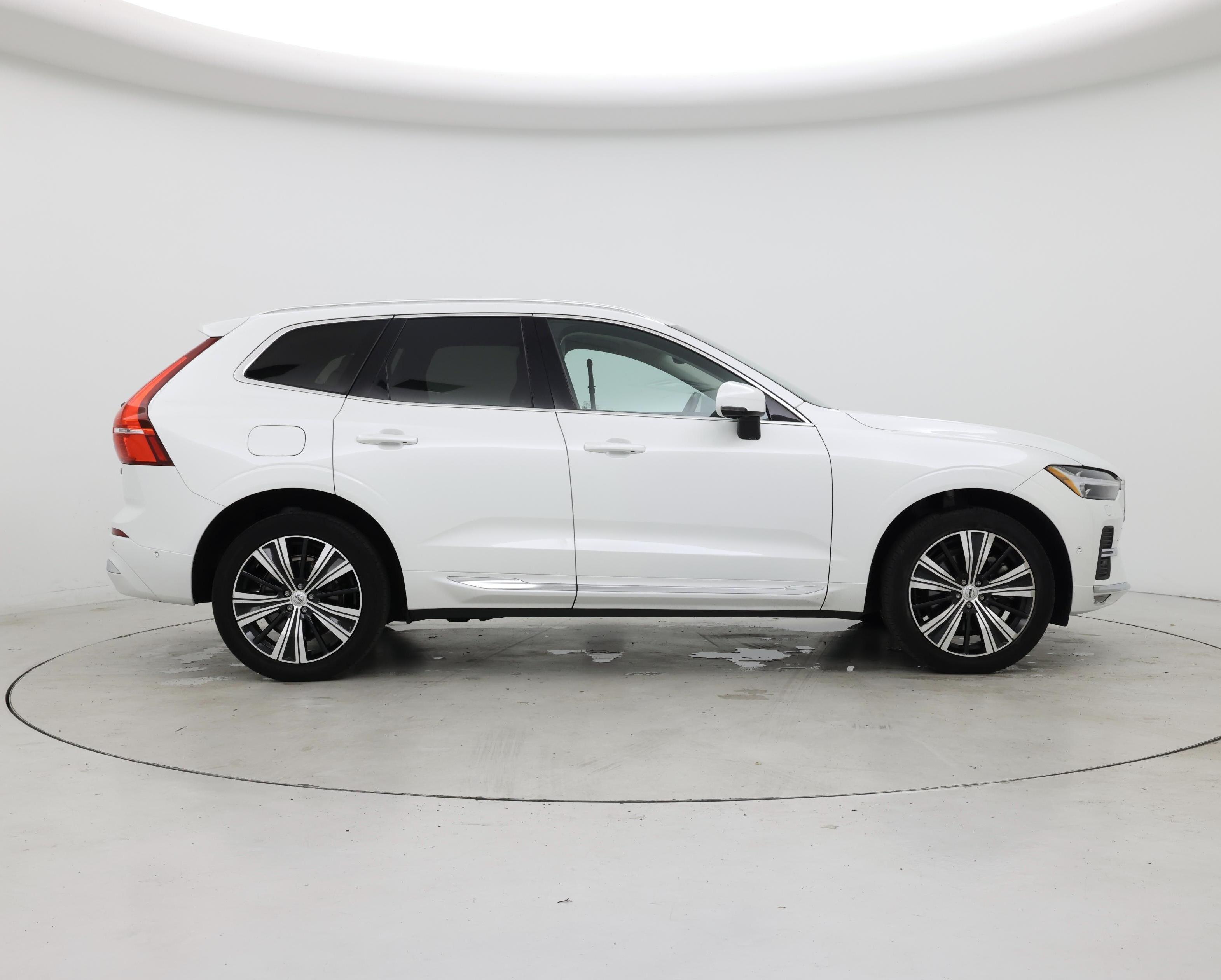 Thumbnail: 2022 Volvo XC60 - 7