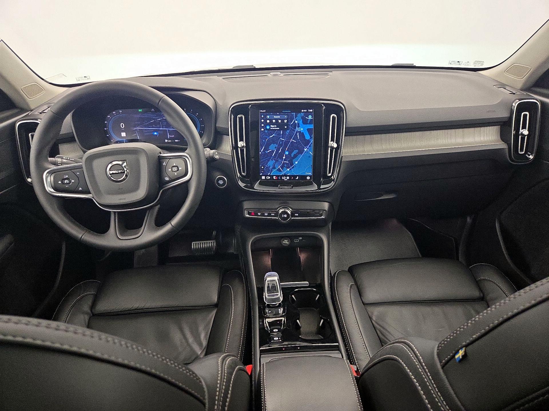 Thumbnail: 2023 Volvo XC40 - 9