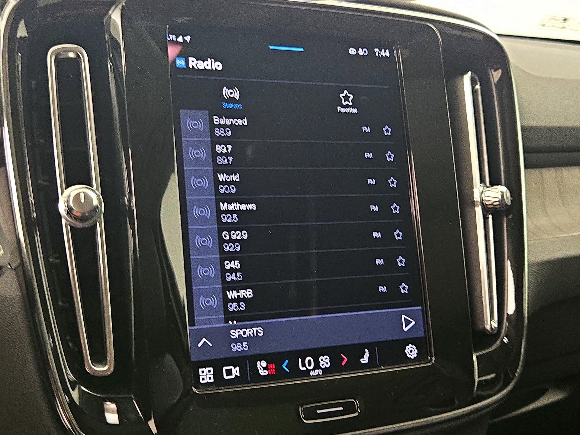 Thumbnail: 2023 Volvo XC40 - 16