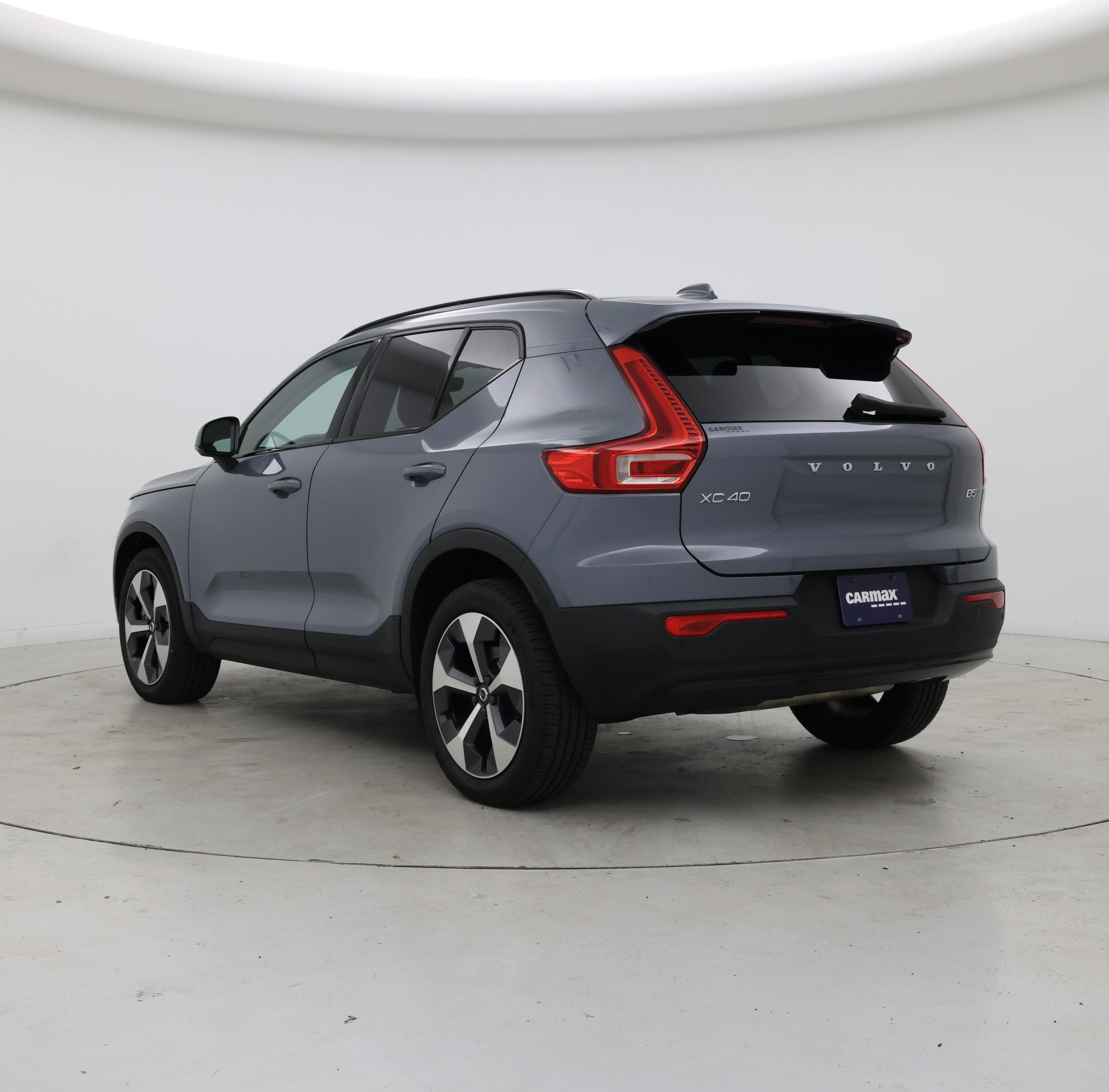 Thumbnail: 2023 Volvo XC40 - 2