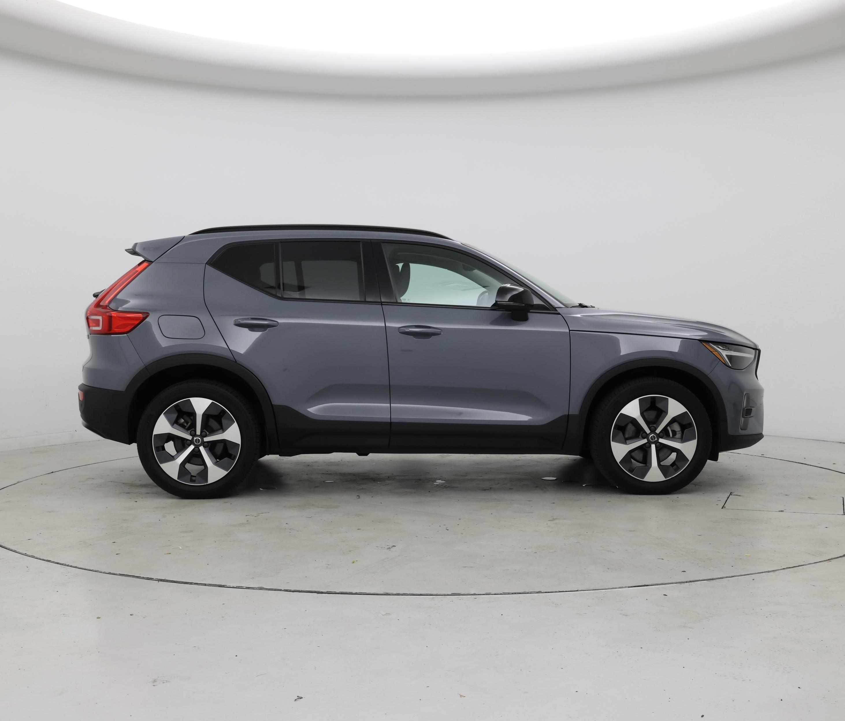 Thumbnail: 2023 Volvo XC40 - 7